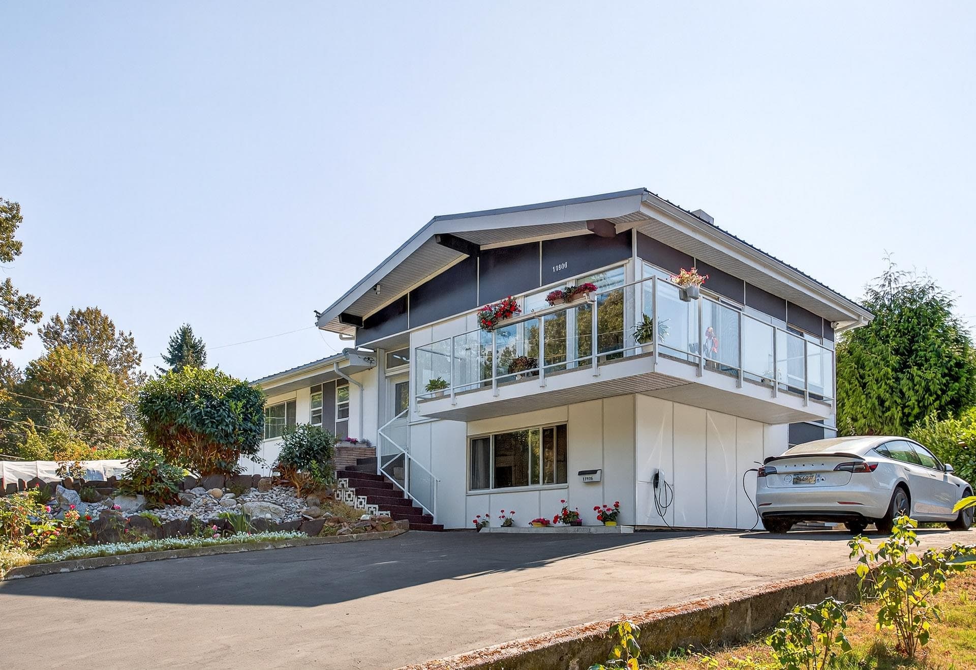 11906 100 Avenue, Surrey, V3V 2W1 — photo 3