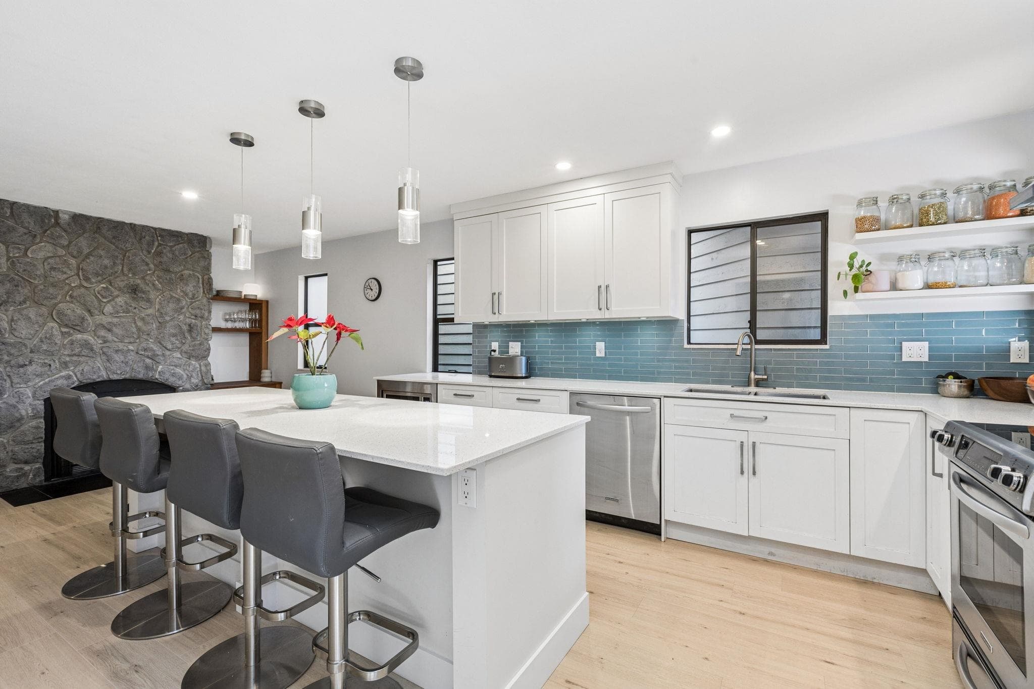 5709 Owl Court, North Vancouver, V7R 4V1 — photo 5