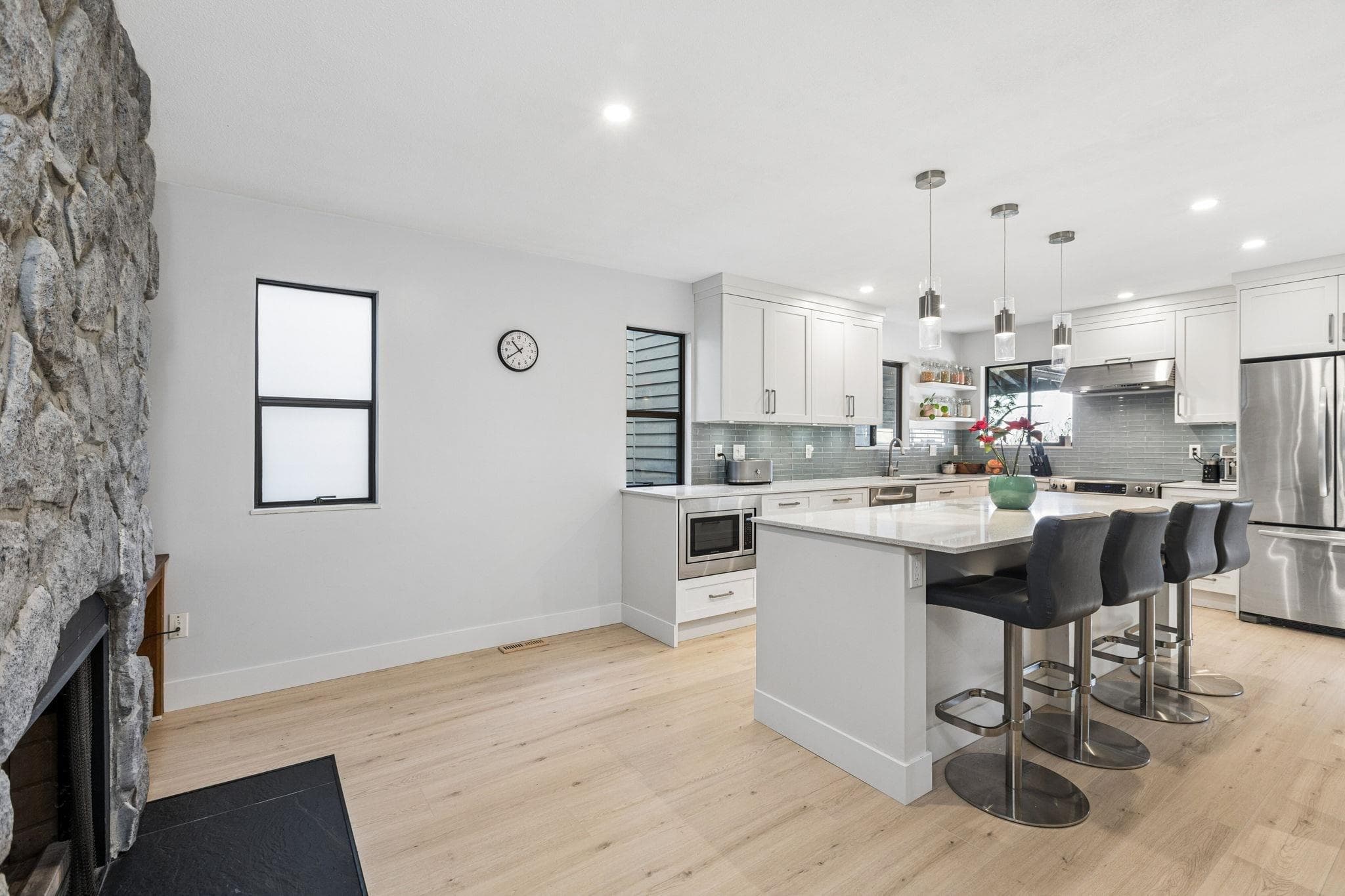 5709 Owl Court, North Vancouver, V7R 4V1 — photo 4