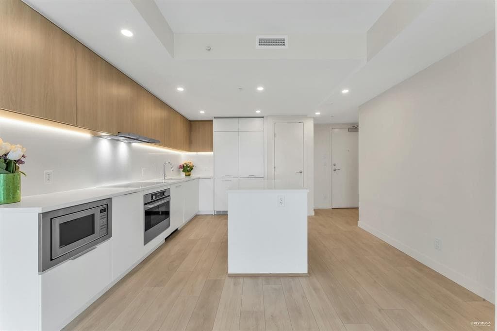 1902 - 13318 104 Avenue, Surrey, V3T 0R2 — photo 4
