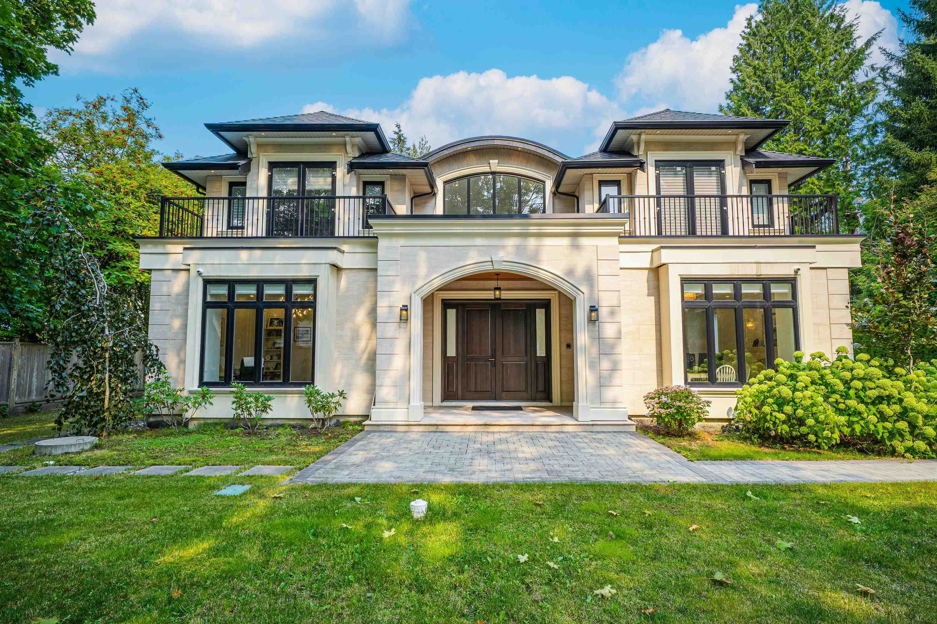 1048 Handsworth Road, North Vancouver, V7R 2A6 — photo 2