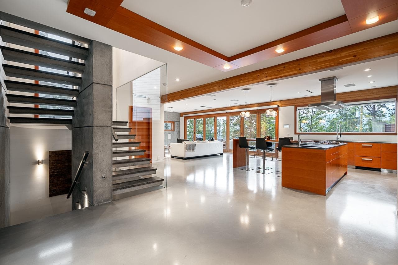 7317 Barnet Road, Burnaby, V5A 1E5 — photo 2