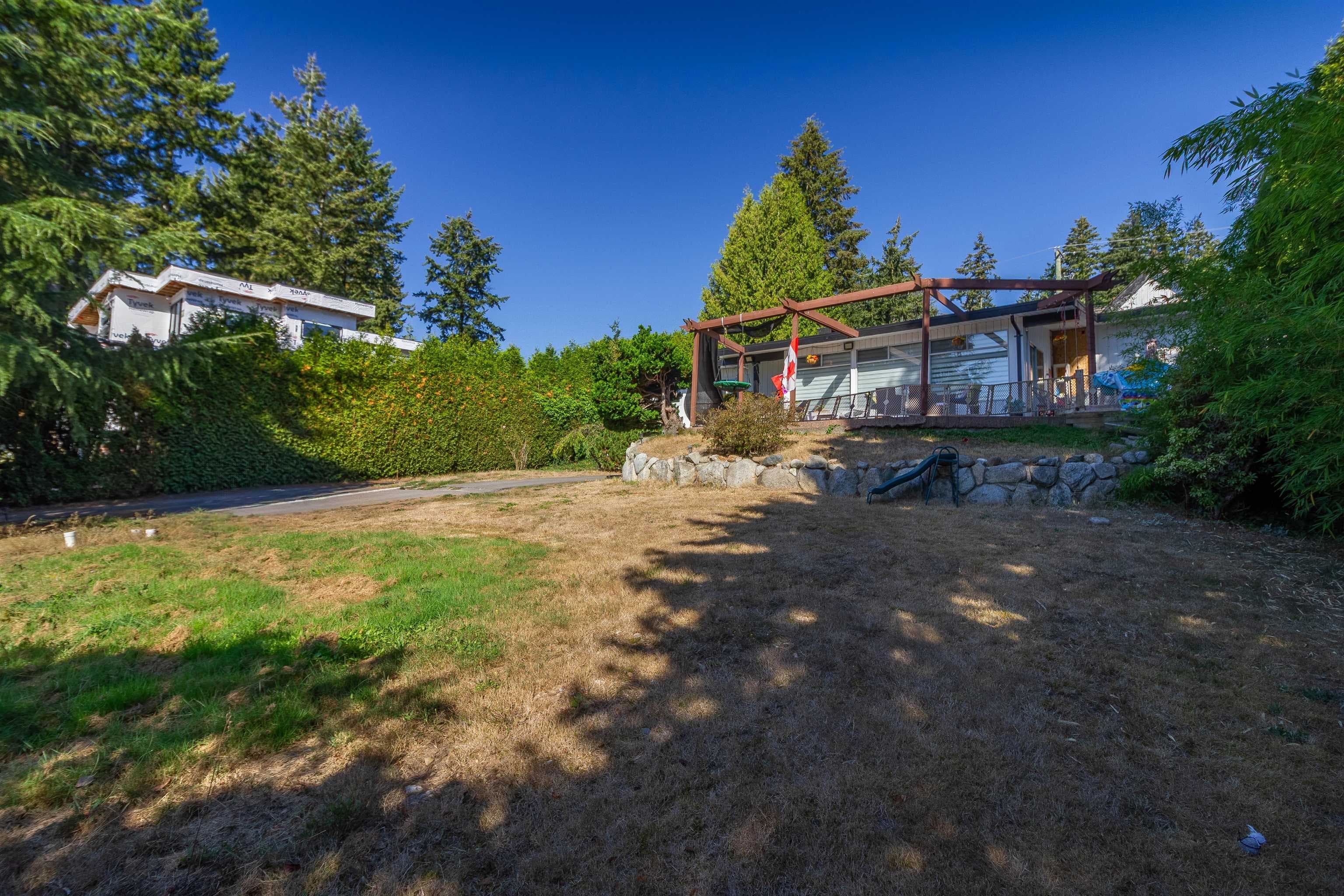 14319 55a Avenue, Surrey, V3X 1B3 — photo 2
