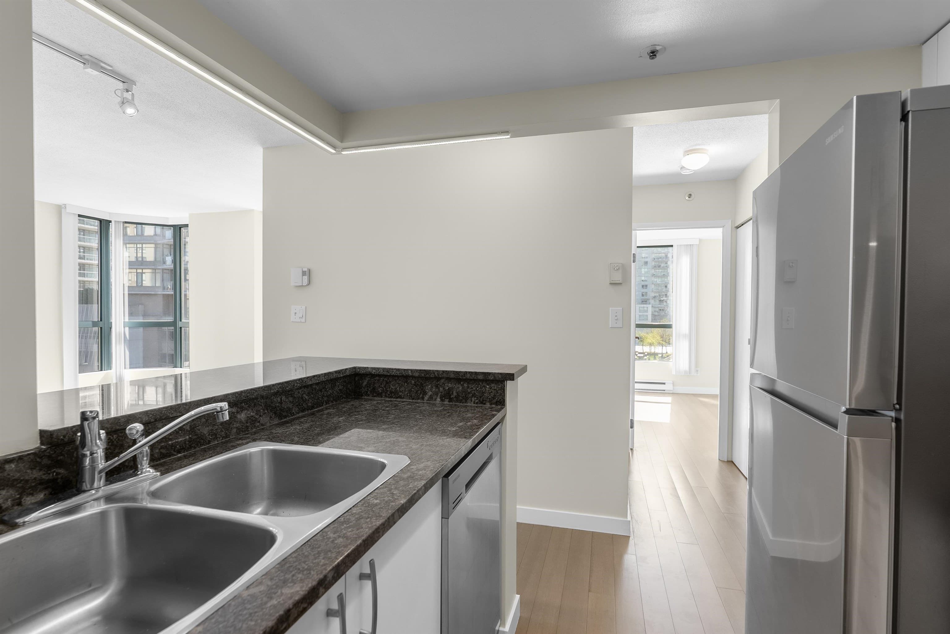 607 - 55 Tenth Street, New Westminster, V3M 6R5 — photo 3