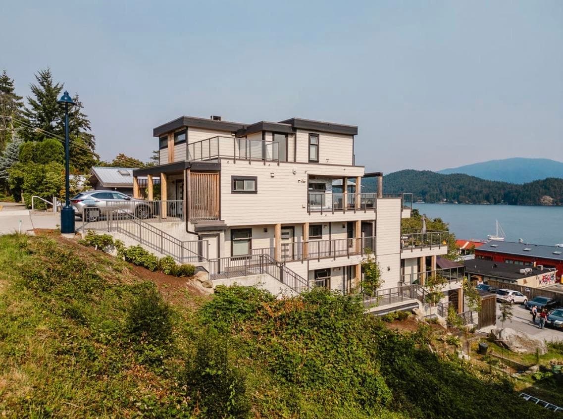 102 - 524 S Fletcher Road, Gibsons, V0N 1V0 — photo 2