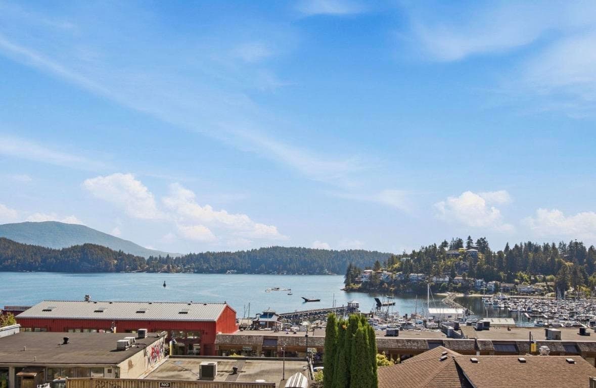 102 - 524 S Fletcher Road, Gibsons, V0N 1V0 — photo 1
