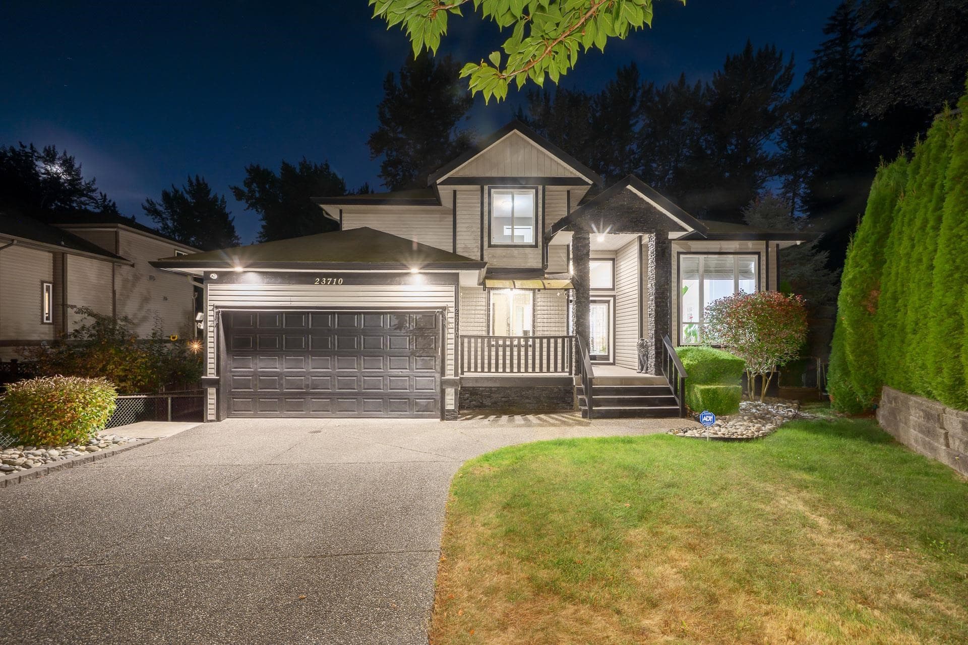 23710 110 Avenue, Maple Ridge, V2W 1Z8 — photo 1