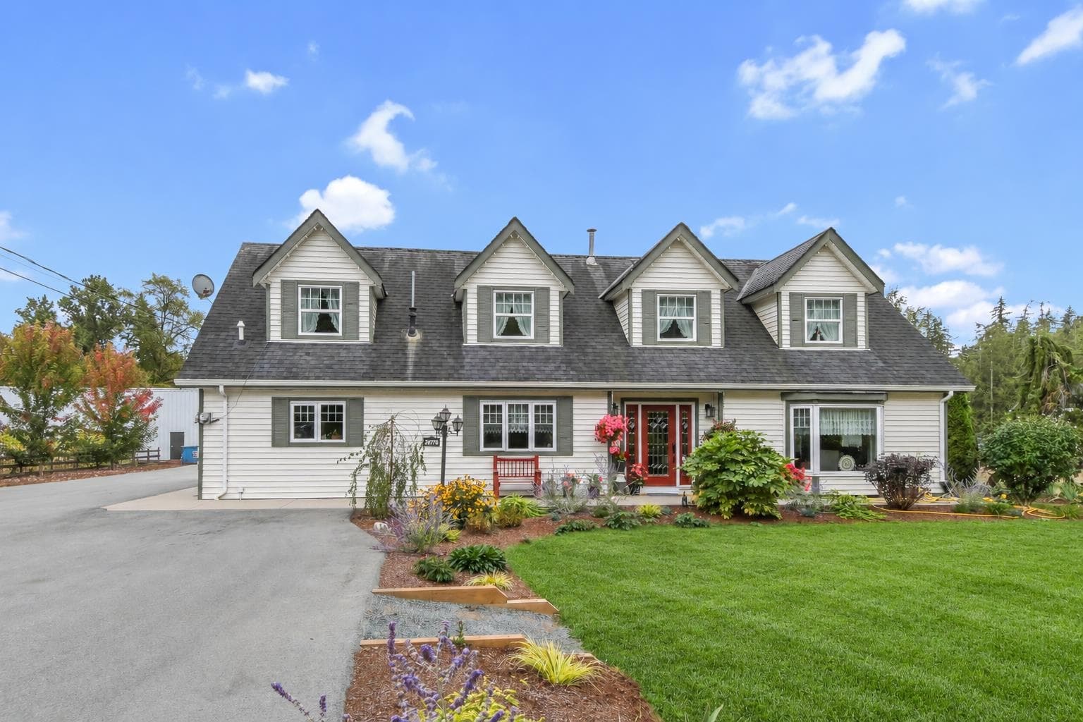 21770 40 Avenue, Langley, V2Z 1N7 — photo 1