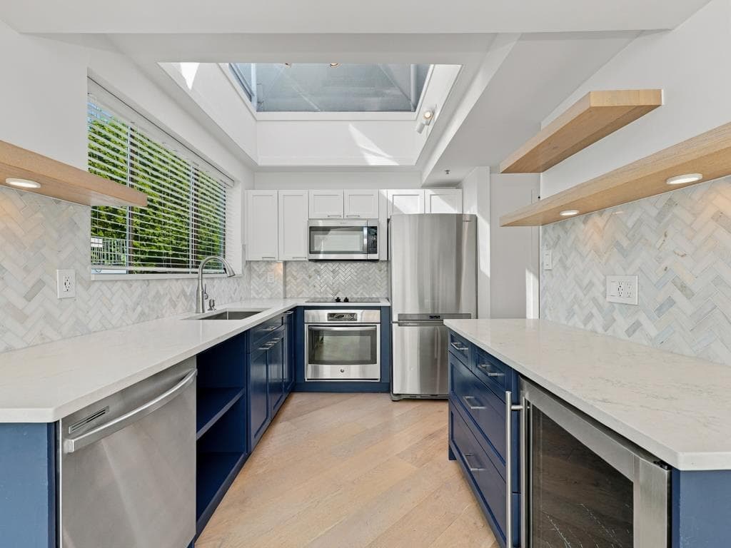 204 - 565 17 Street, West Vancouver, V7V 3S9 — photo 4