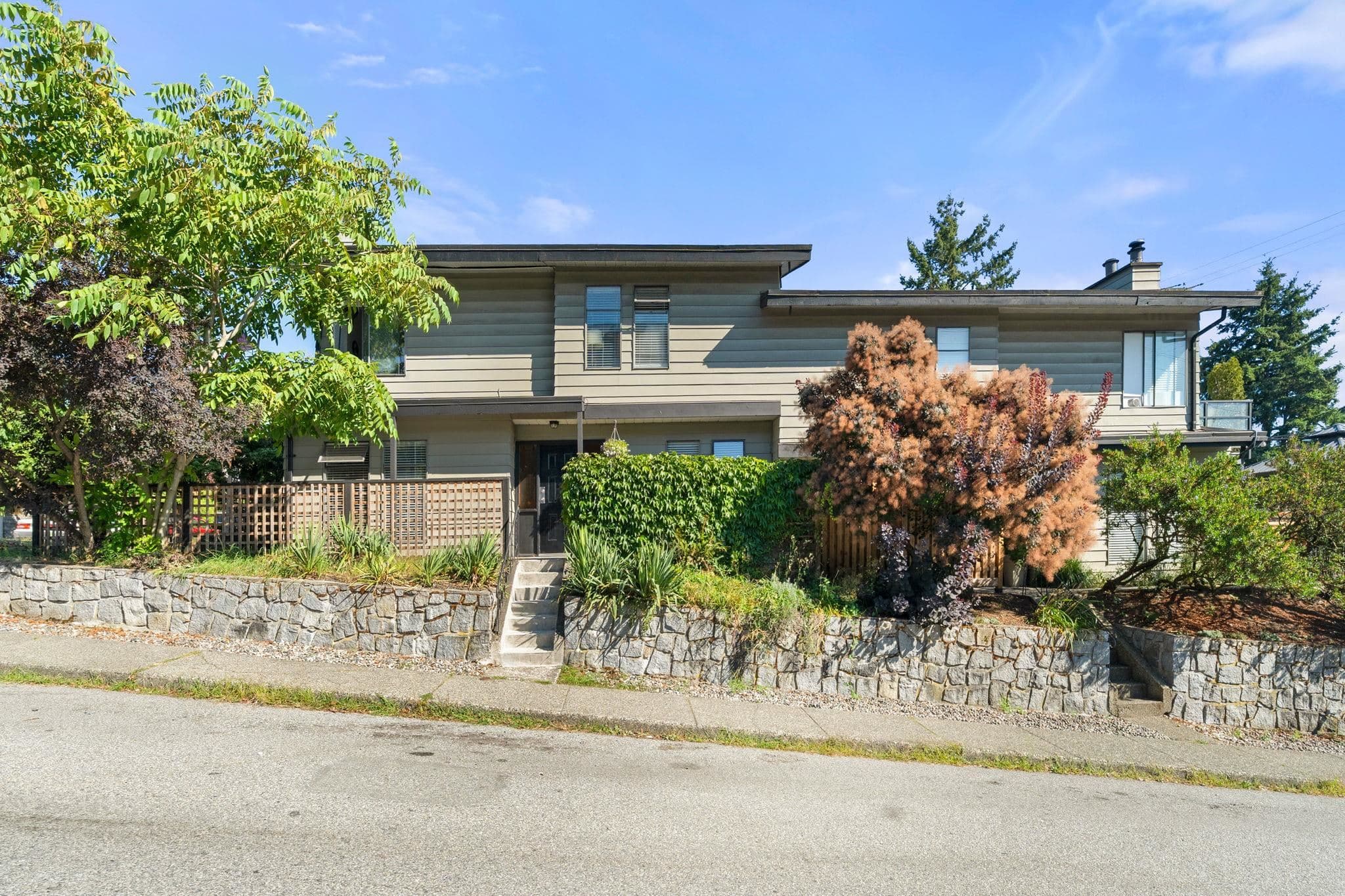 140-142 St. Patricks Avenue, North Vancouver, V7L 3N2 — photo 2