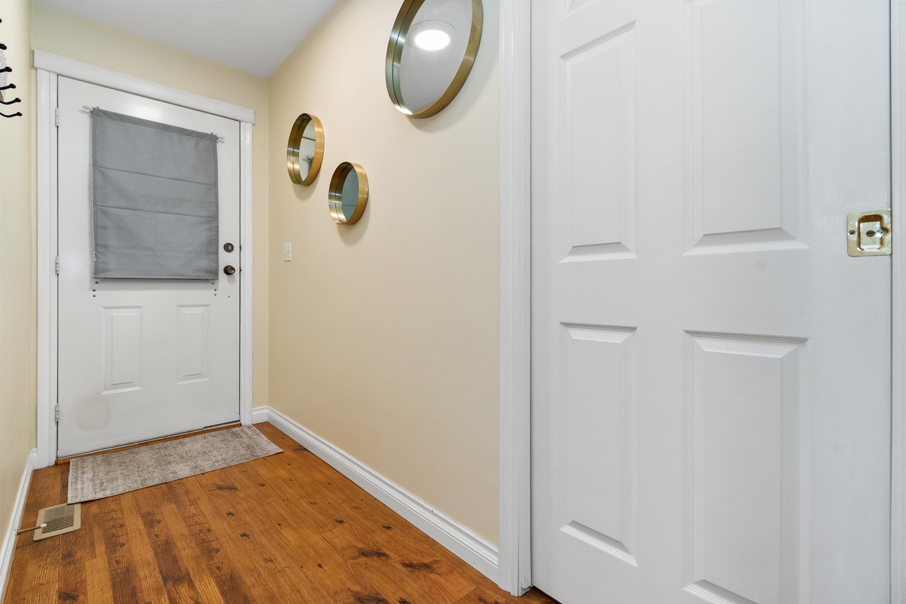 20 - 3350 Elmwood Drive, Abbotsford, V2S 6B2 — photo 2