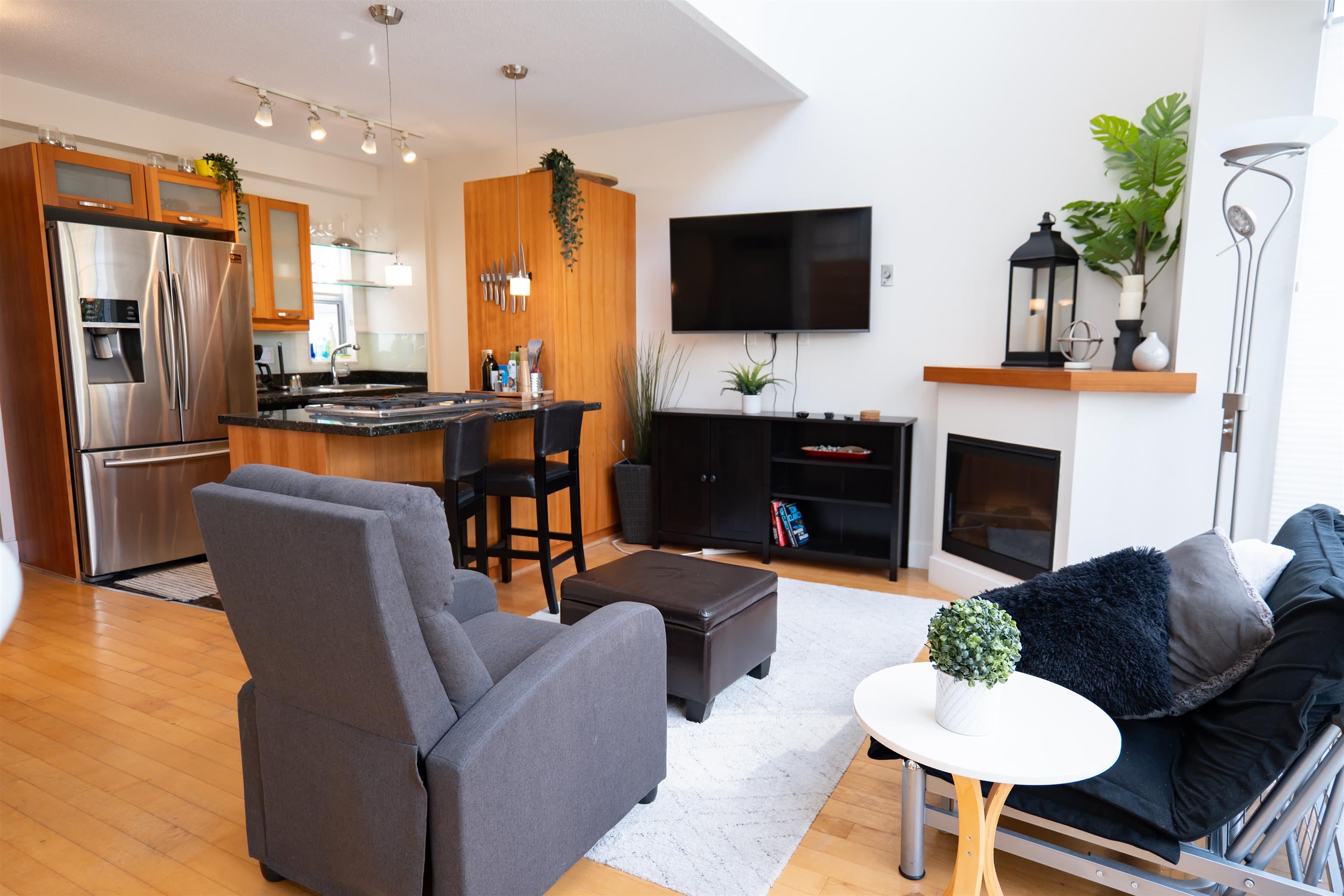TH02 - 1228 W West Hastings Street Street, Vancouver, V6E 4S6 — photo 2