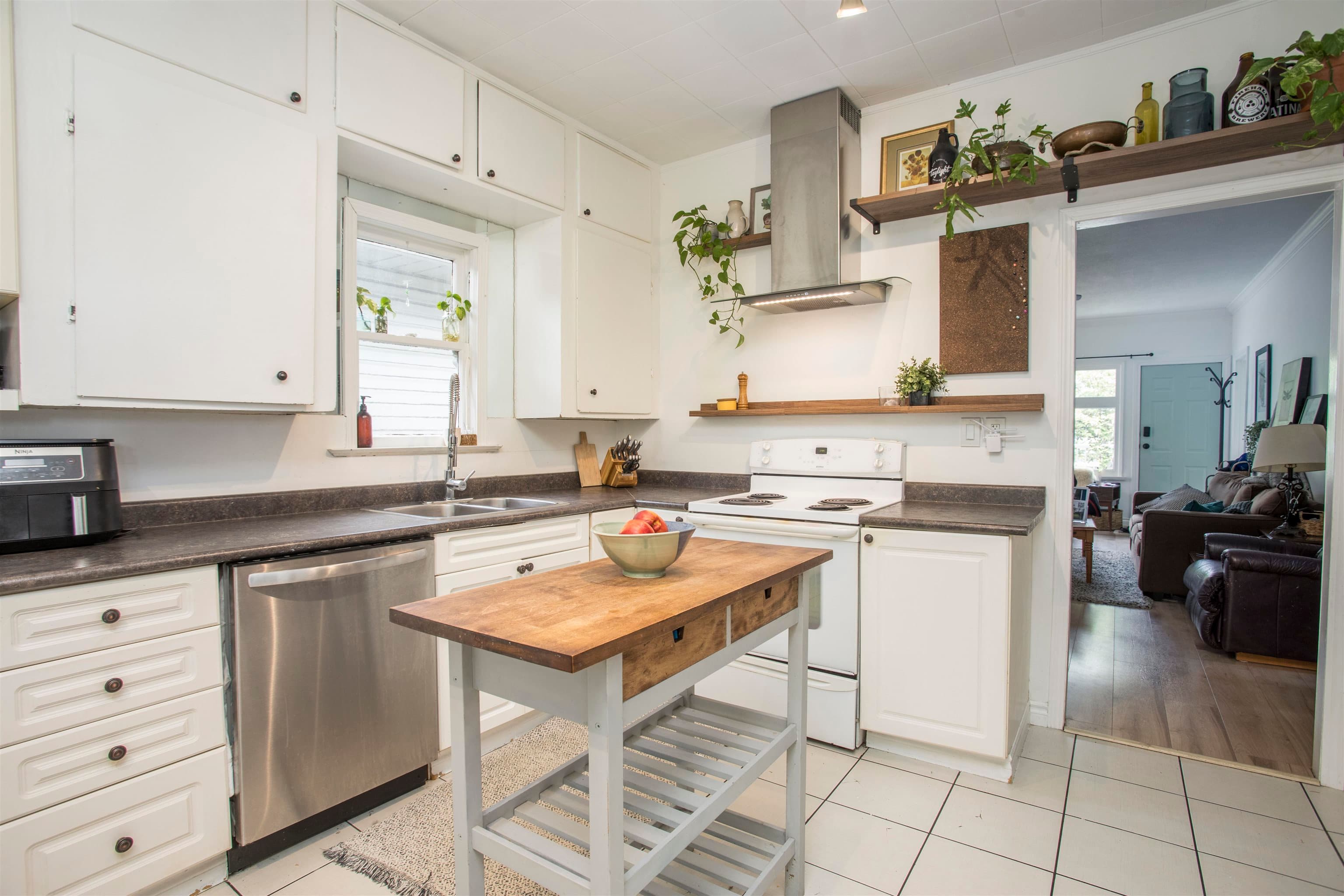 1976 Warwick Avenue, Port Coquitlam, V3C 1L6 — photo 1