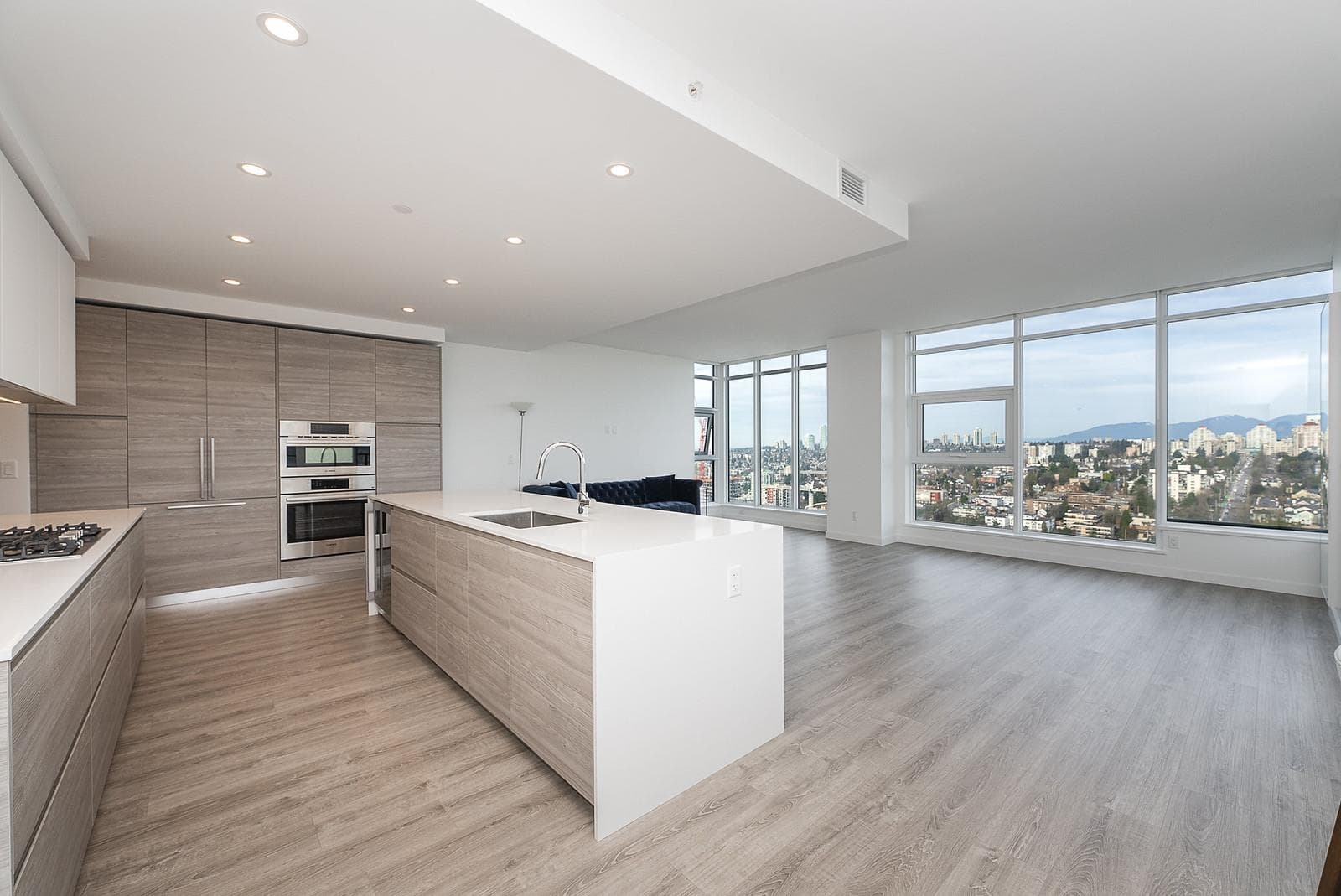3602 - 660 Quayside Drive, New Westminster, V3M 0P1 — photo 1