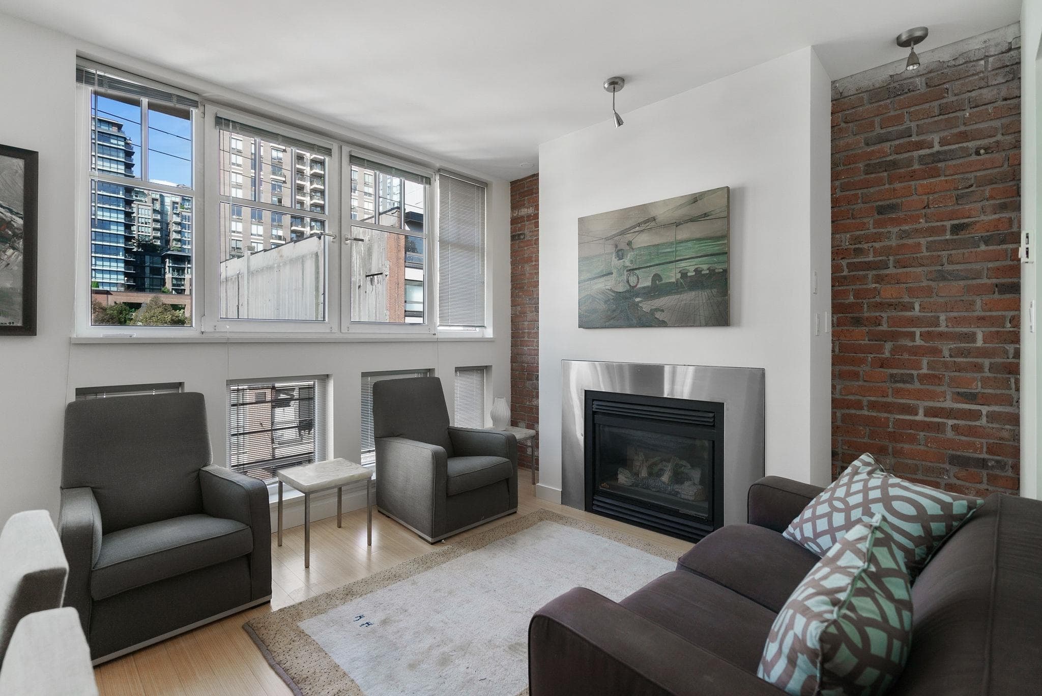 402 - 1072 Hamilton Street, Vancouver, V6B 2R9 — photo 2