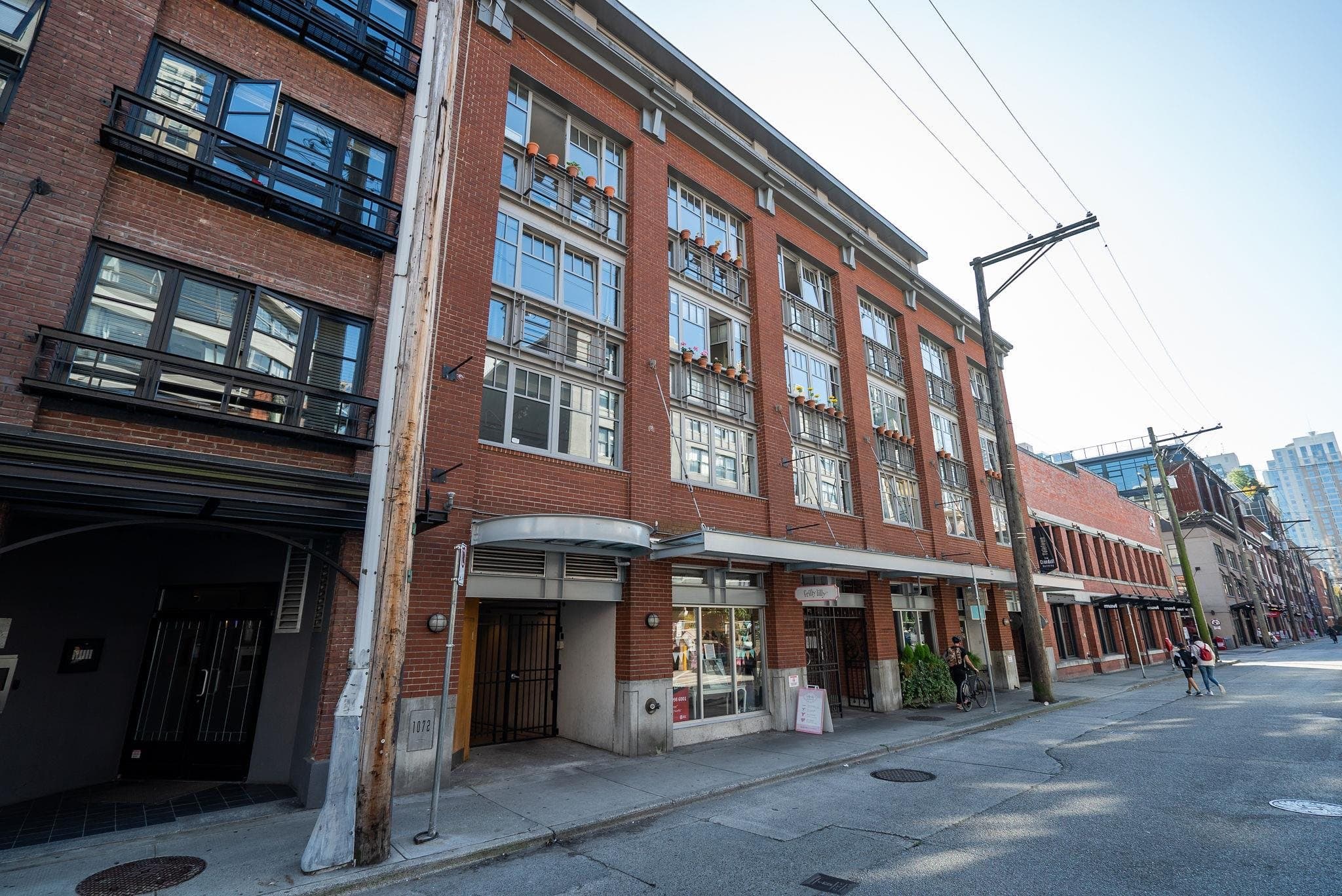 402 - 1072 Hamilton Street, Vancouver, V6B 2R9 — photo 3
