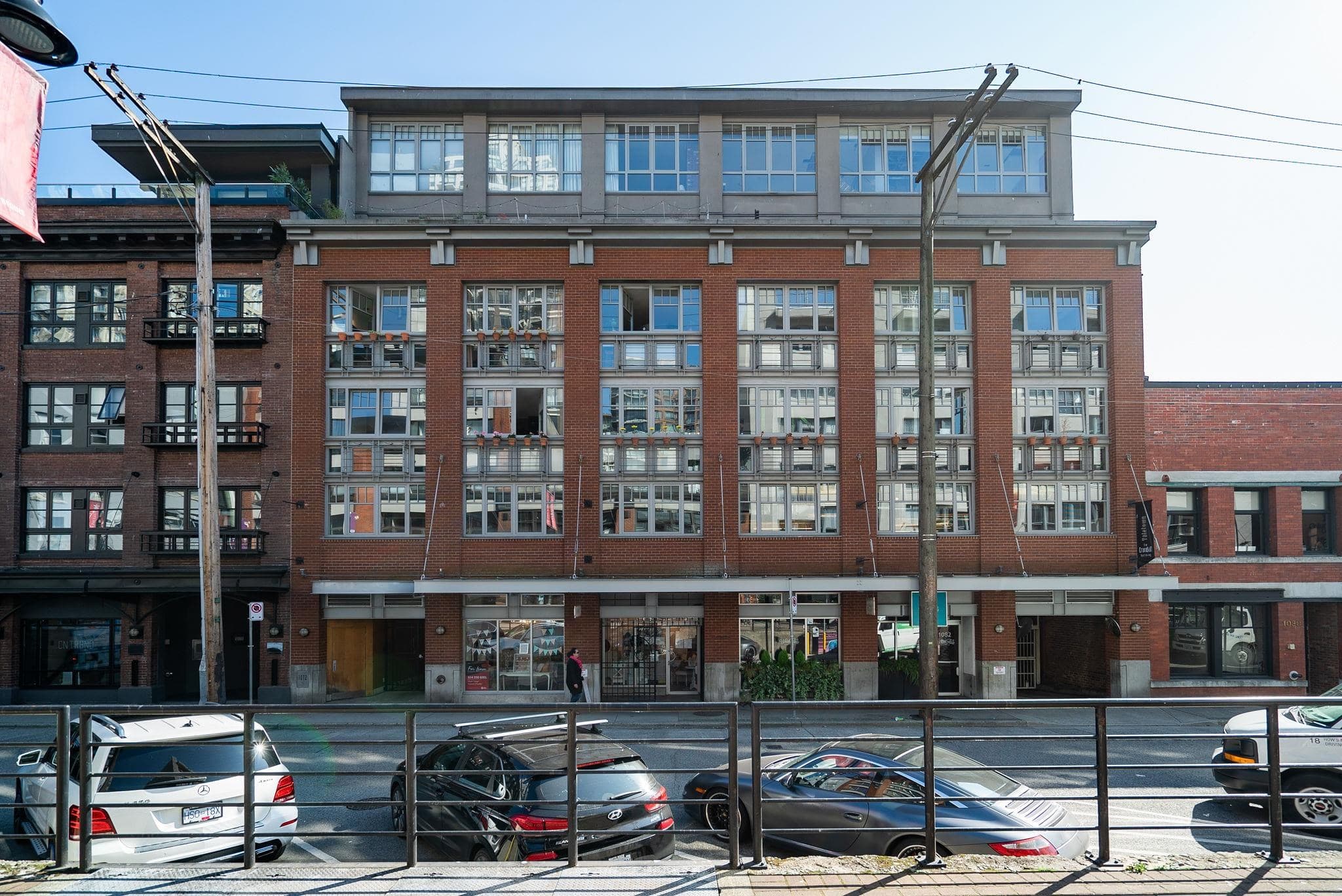 402 - 1072 Hamilton Street, Vancouver, V6B 2R9 — photo 1