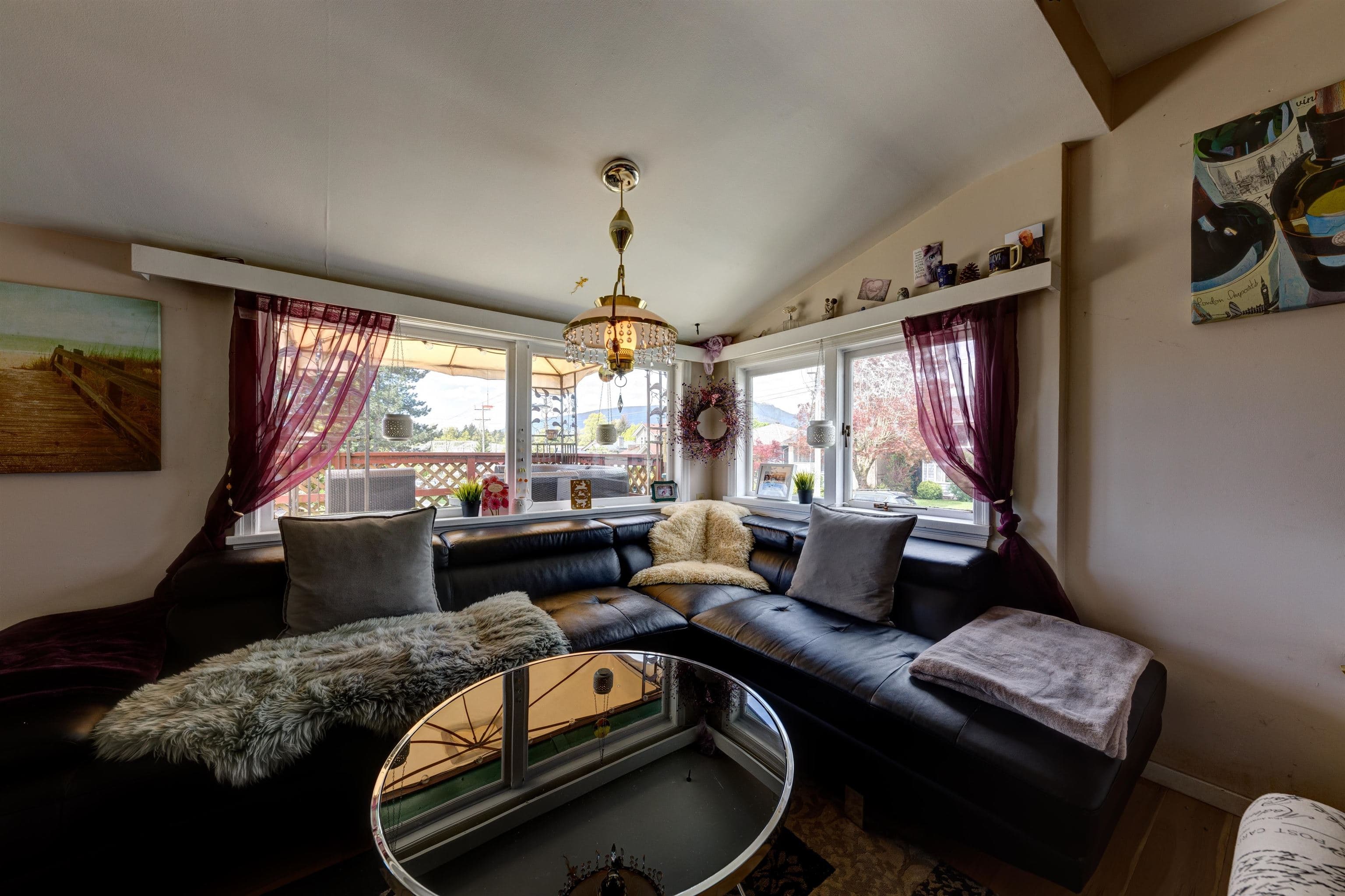 2057 Mahon Avenue, North Vancouver, V7M 2T6 — photo 2