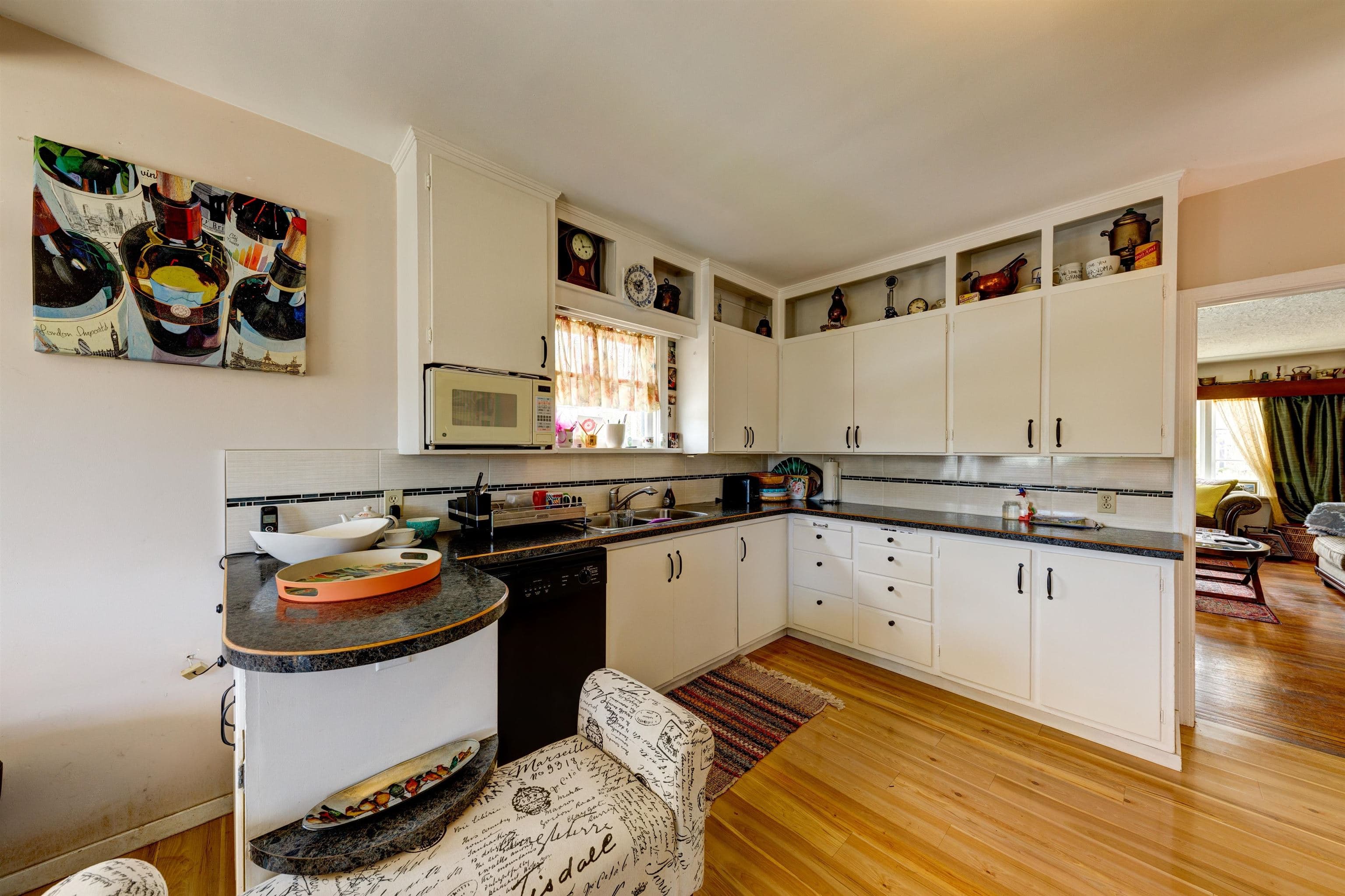 2057 Mahon Avenue, North Vancouver, V7M 2T6 — photo 3