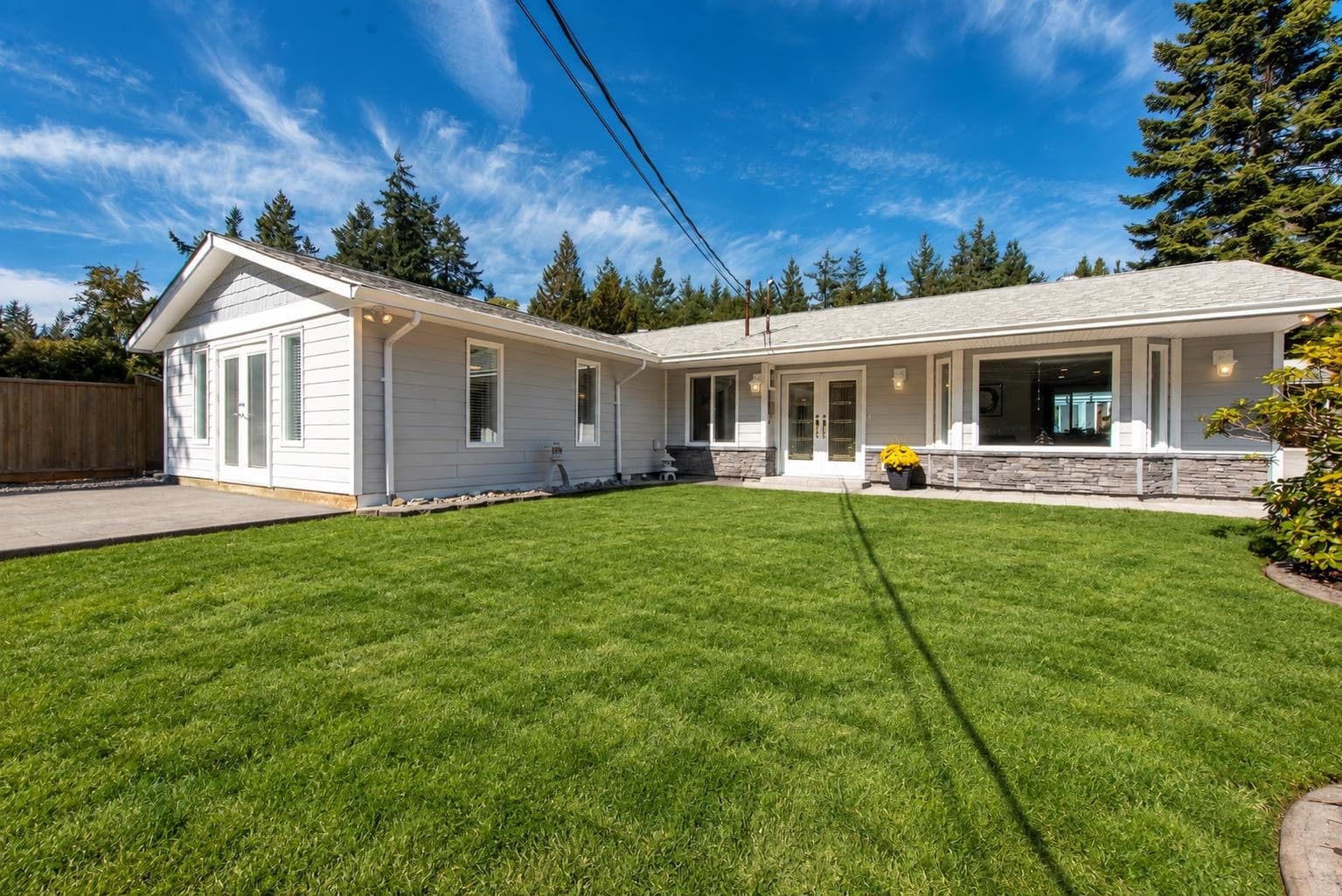 4144 Browning Road, Sechelt, V7Z 0A2 — photo 1