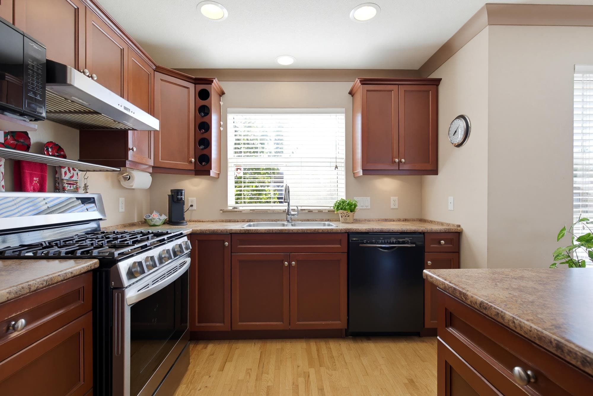 3625 Heritage Drive, Abbotsford, V2T 6X8 — photo 4