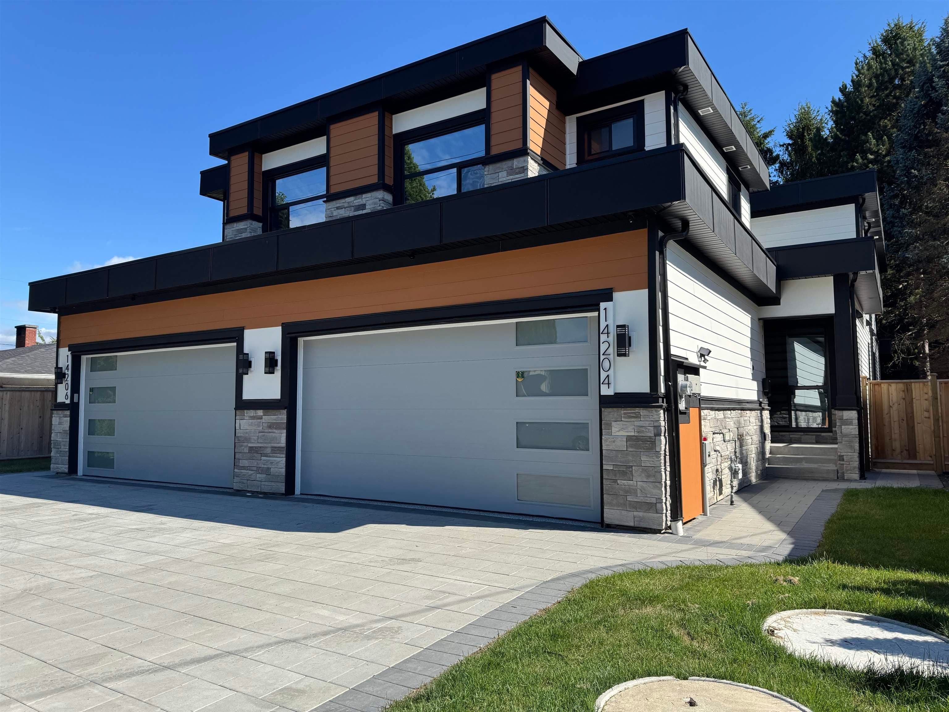 14204 North Bluff Road, White Rock, V4B 3C4 — photo 2