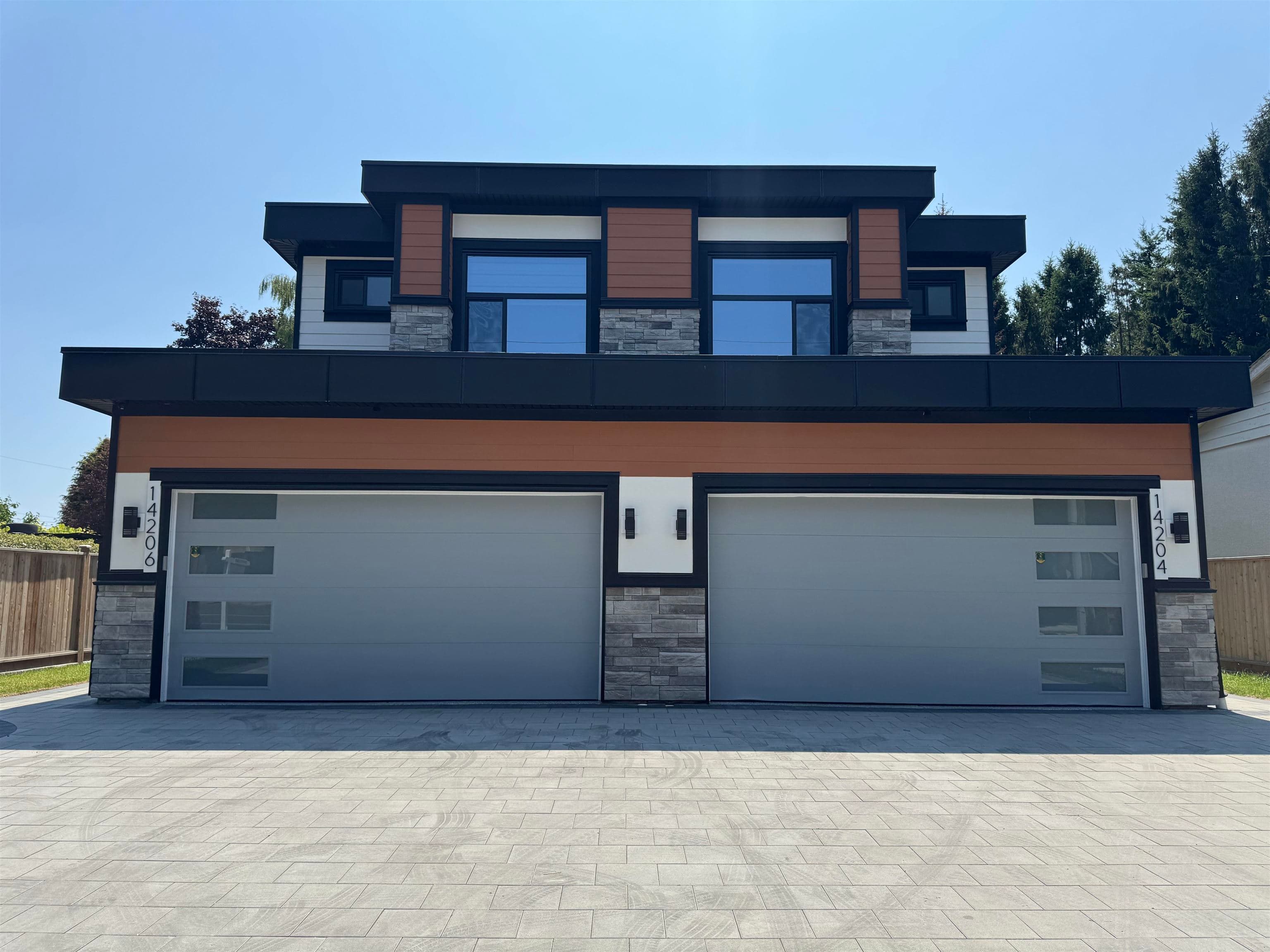 14204 North Bluff Road, White Rock, V4B 3C4 — photo 1
