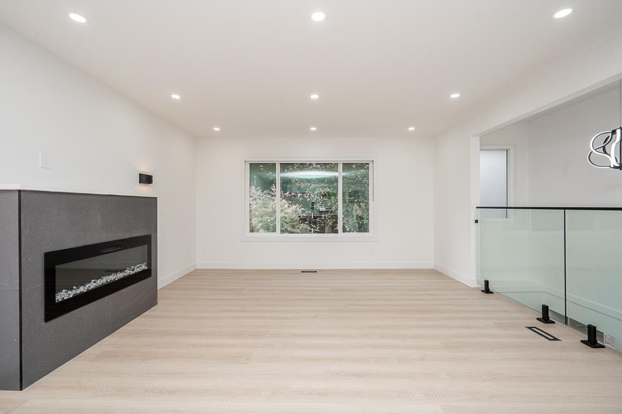 6738 128b Street, Surrey, V3W 7C4 — photo 4