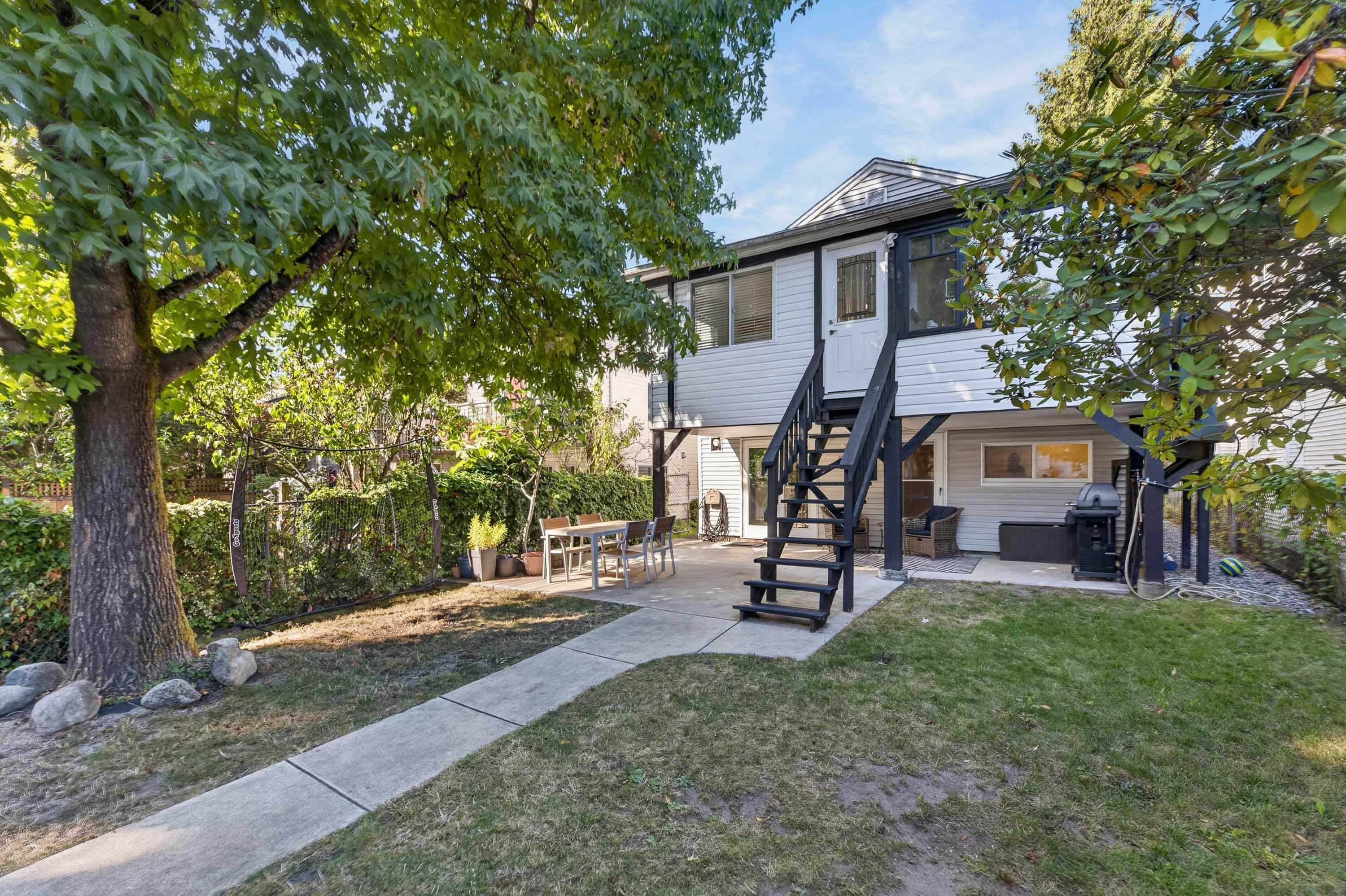 2218 E 11th Avenue, Vancouver, V5N 1Z6 — photo 1