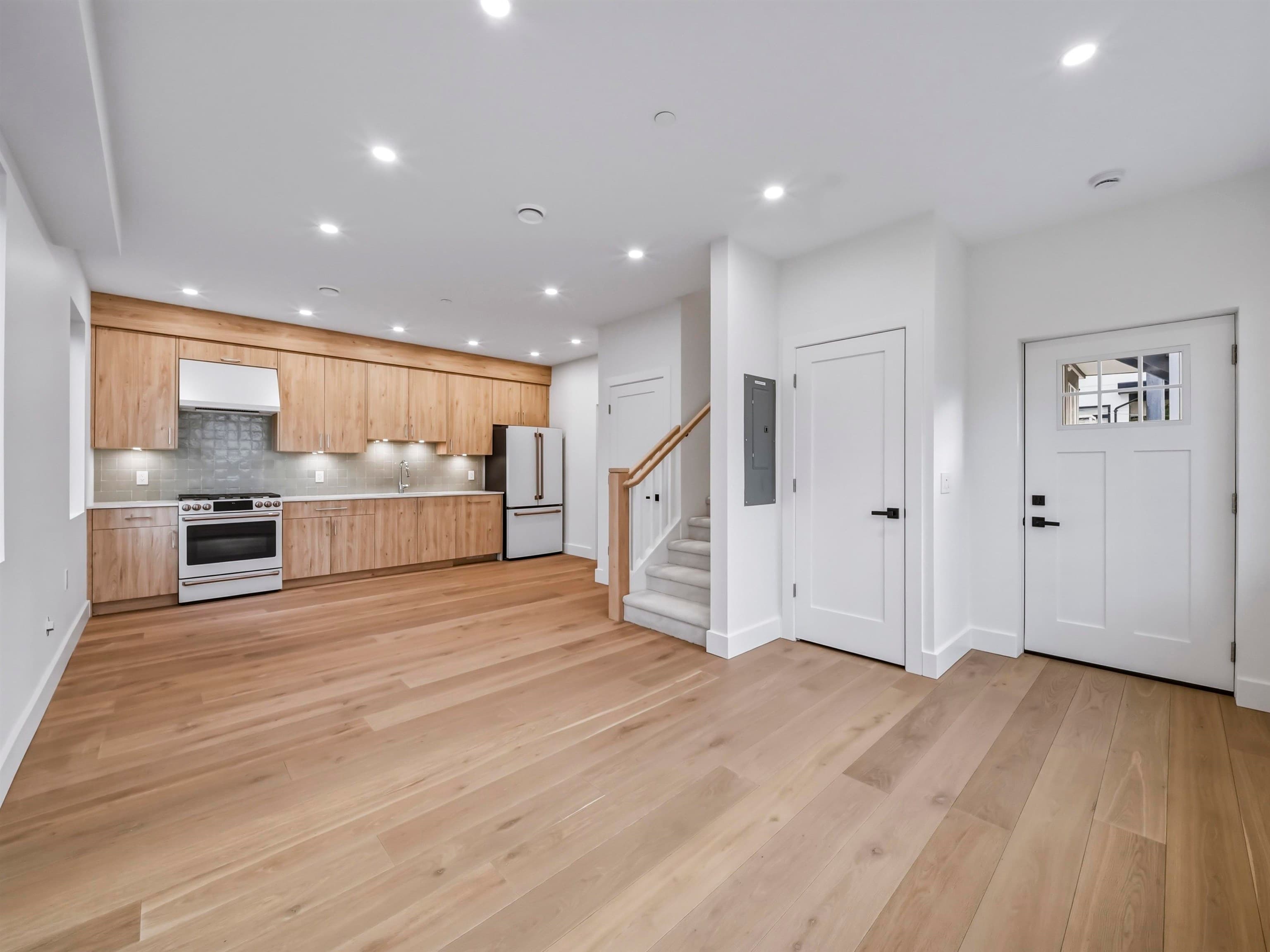 2 - 2339 Parker Street, Vancouver, V5L 2M2 — photo 2