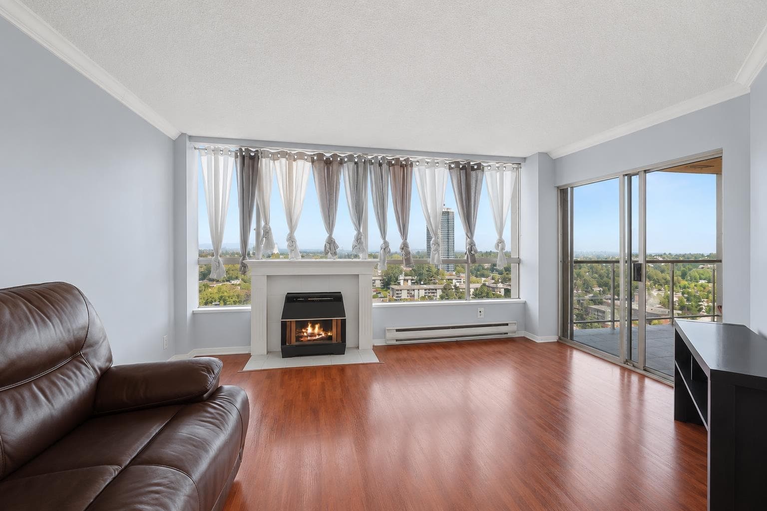1701 - 14881 103a Avenue, Surrey, V3R 0M5 — photo 3