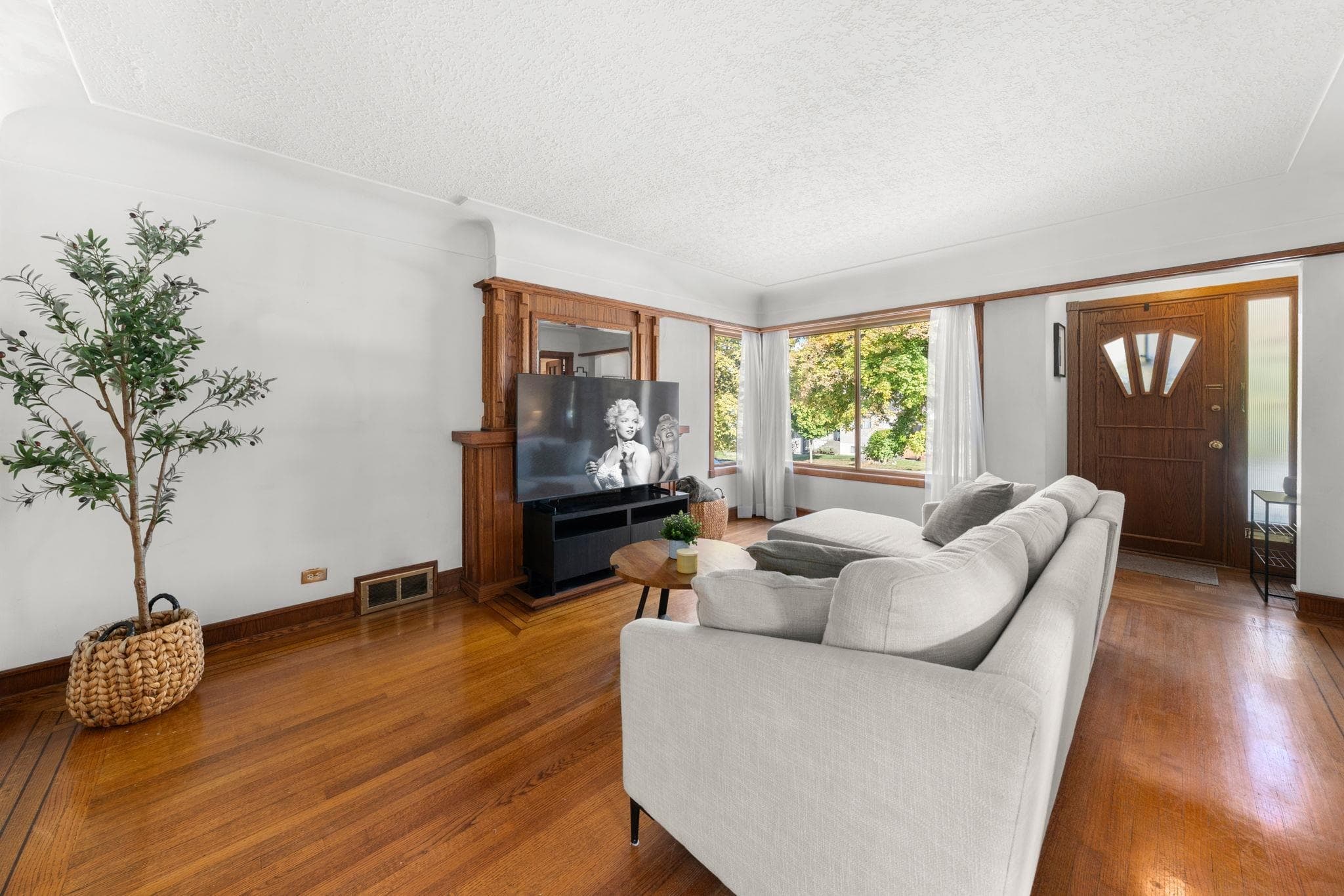 2554 Adanac Street, Vancouver, V5K 2M5 — photo 4