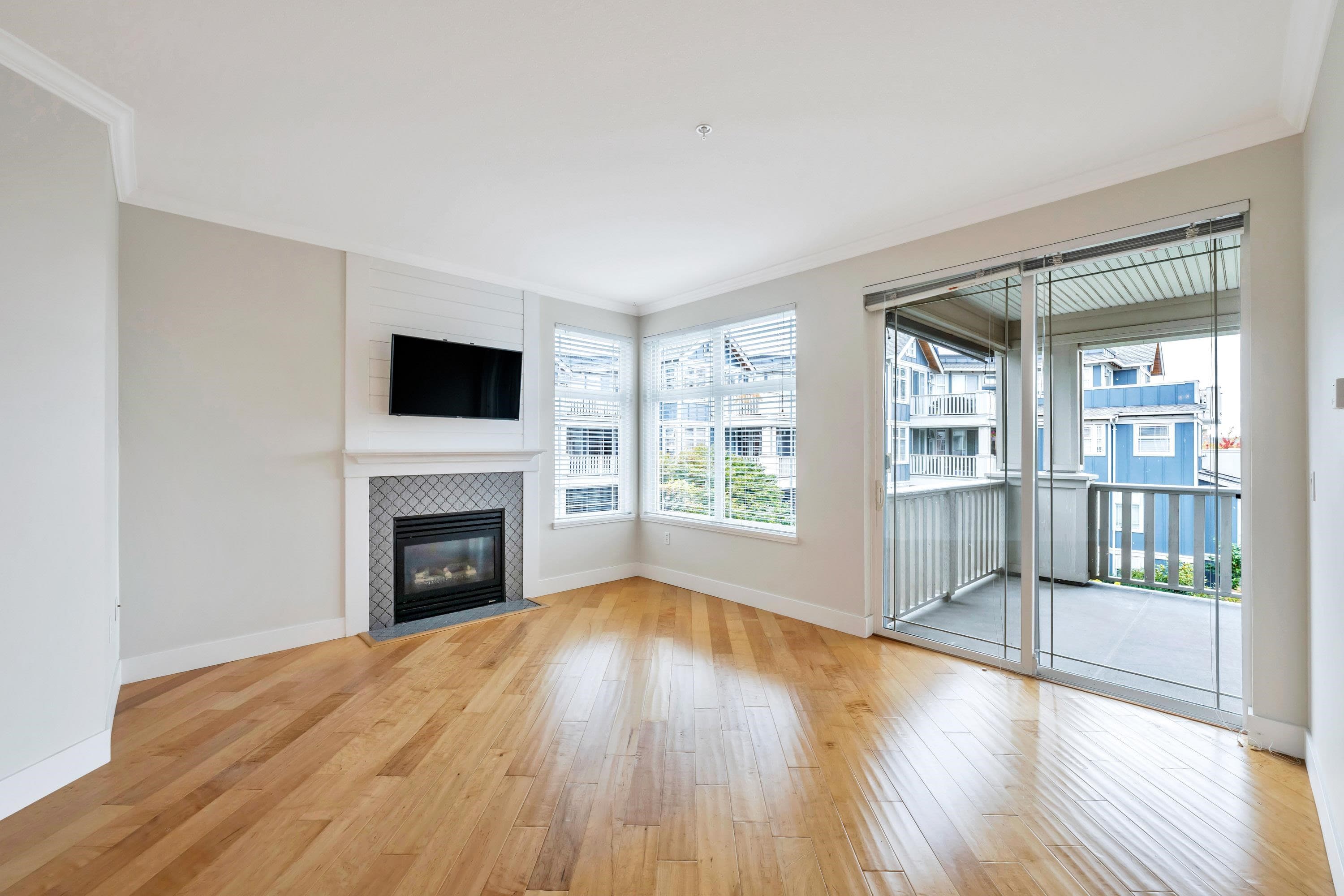 305 - 15368 16a Avenue, Surrey, V4A 1S9 — photo 3