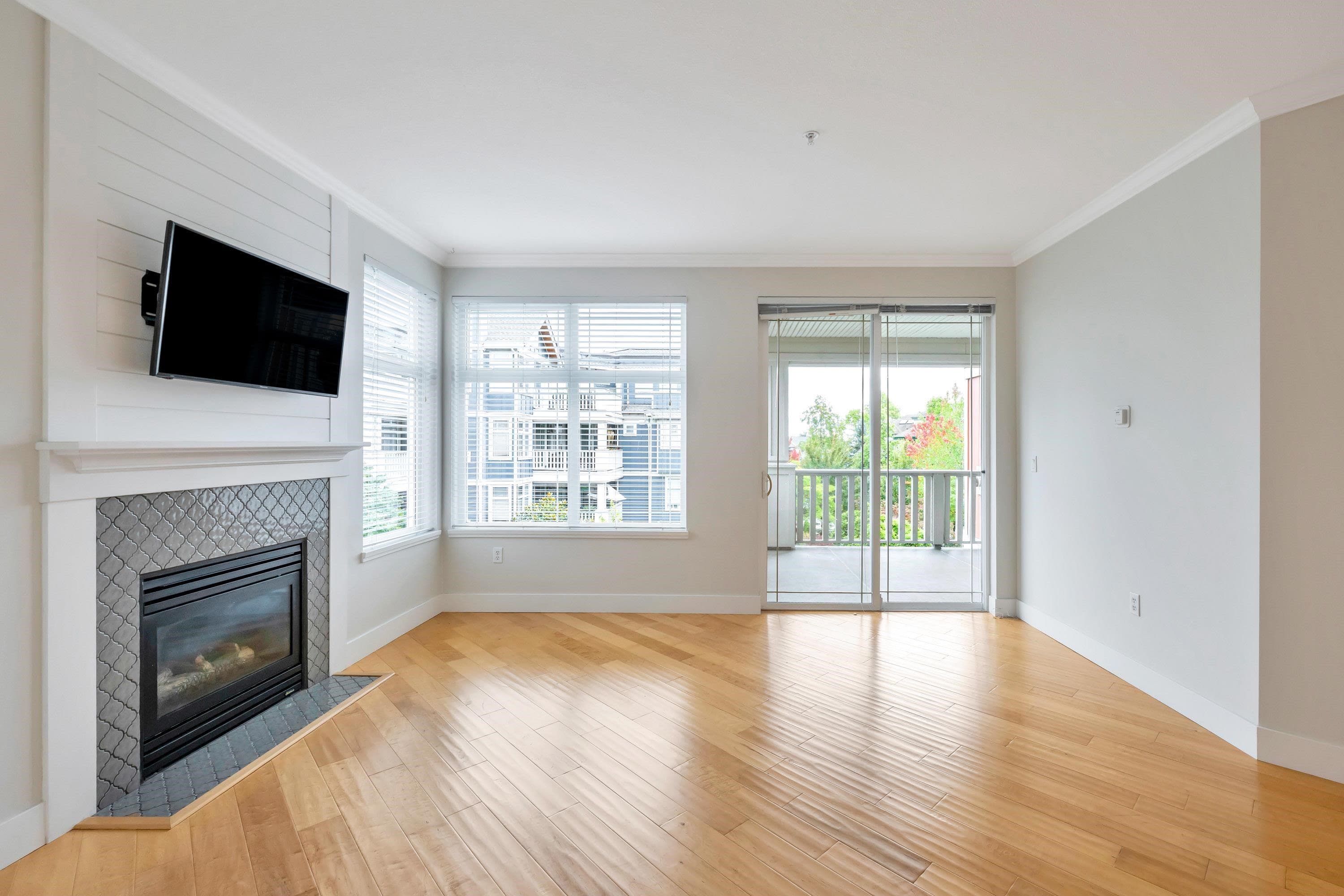 305 - 15368 16a Avenue, Surrey, V4A 1S9 — photo 4