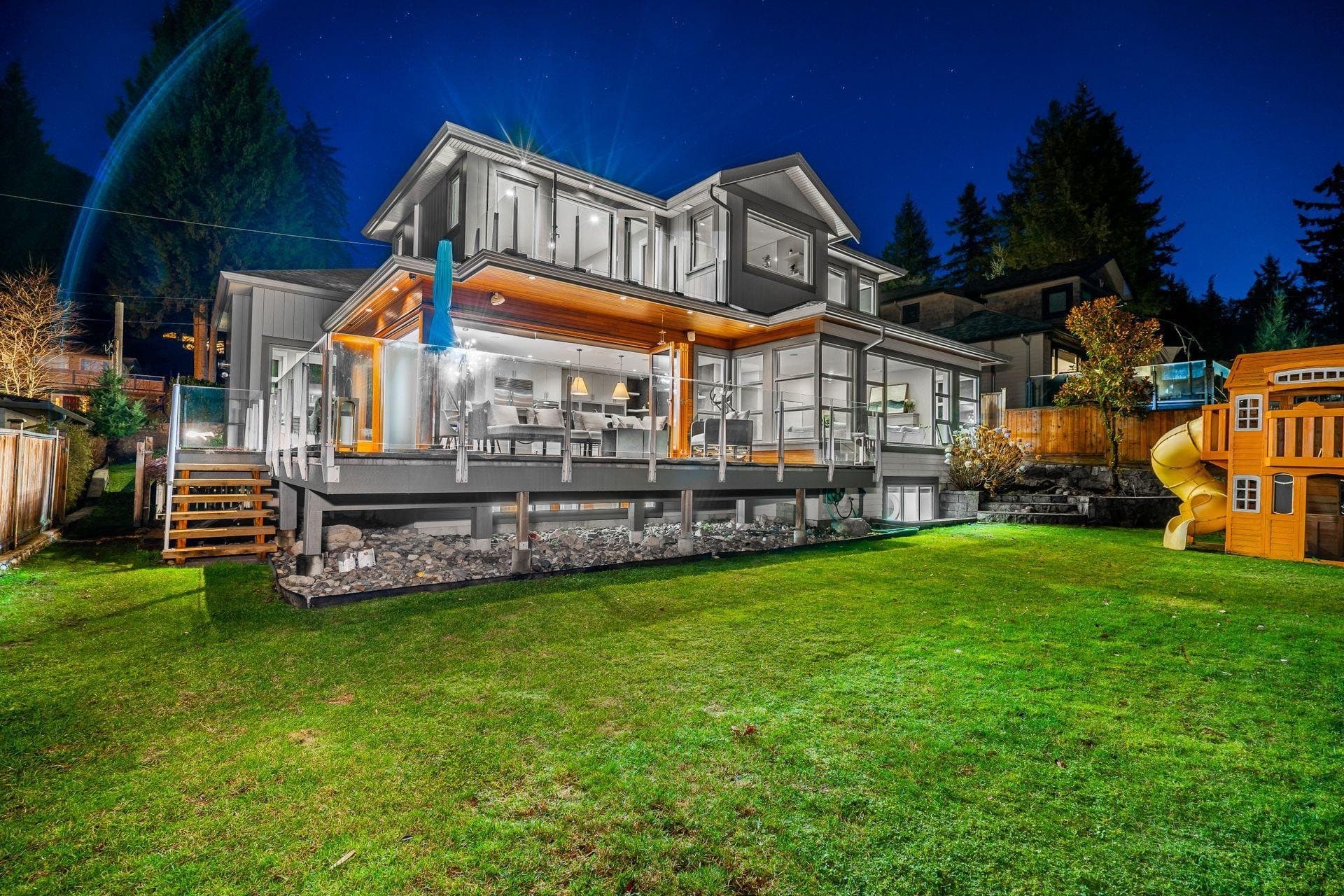 649 Sylvan Avenue, Vancouver, V7R 2E8 — photo 2