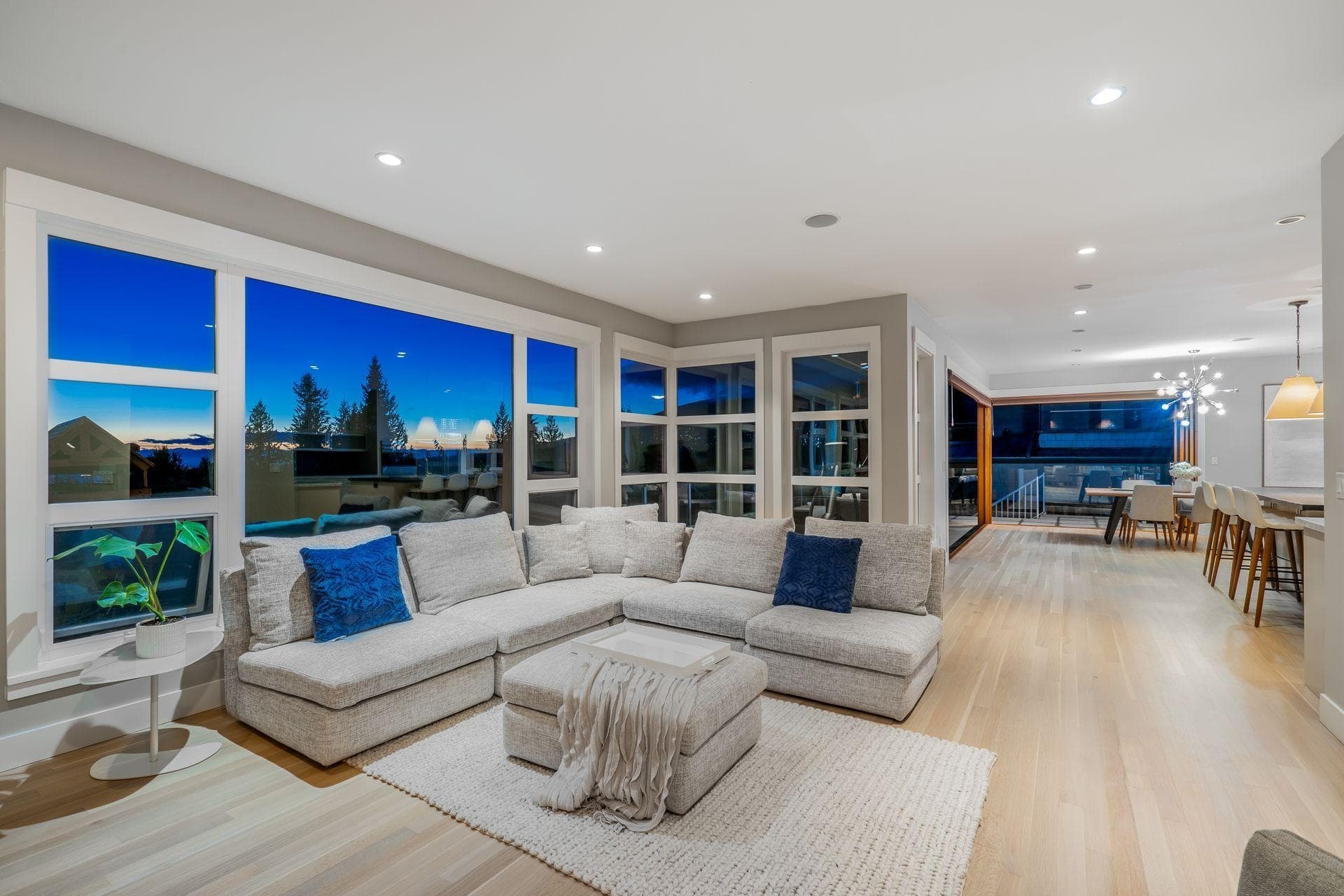 649 Sylvan Avenue, Vancouver, V7R 2E8 — photo 4
