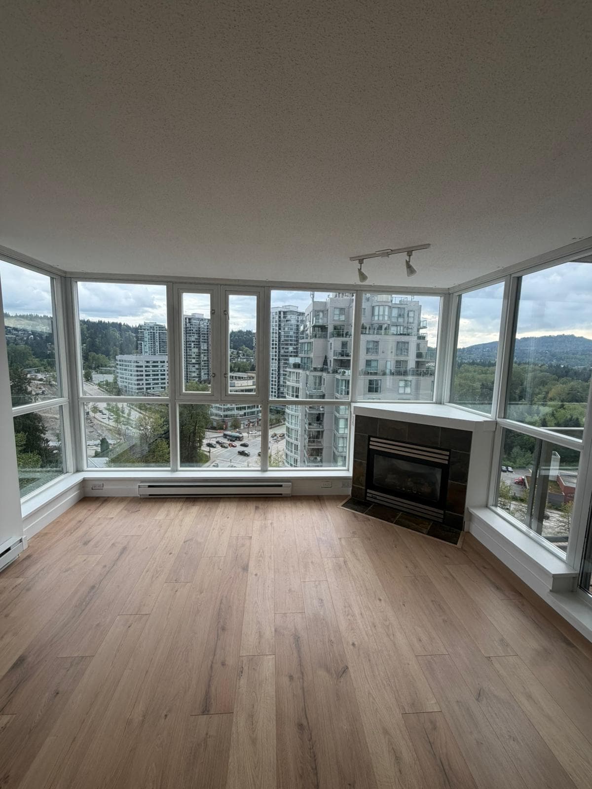 1603 - 235 Guildford Way, Port Moody, V3H 5L8 — photo 2