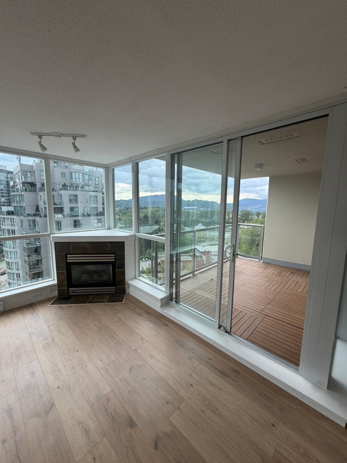 1603 - 235 Guildford Way, Port Moody, V3H 5L8 — photo 3