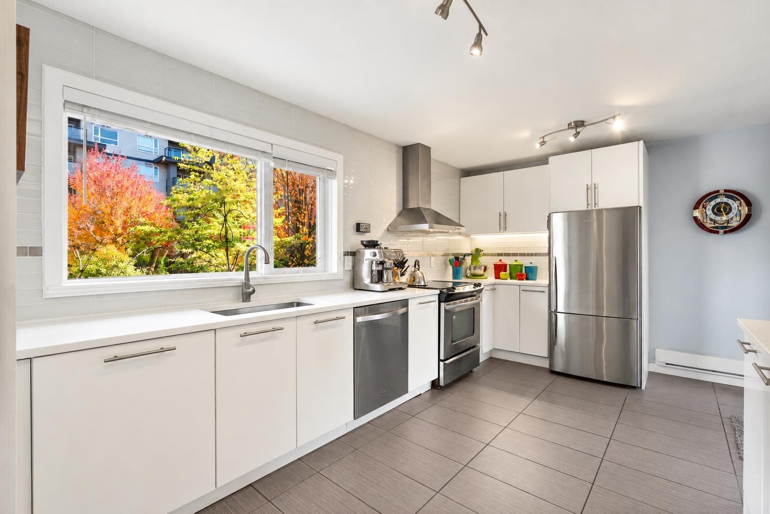 1741 Chesterfield Avenue, North Vancouver, V7M 2N9 — photo 3
