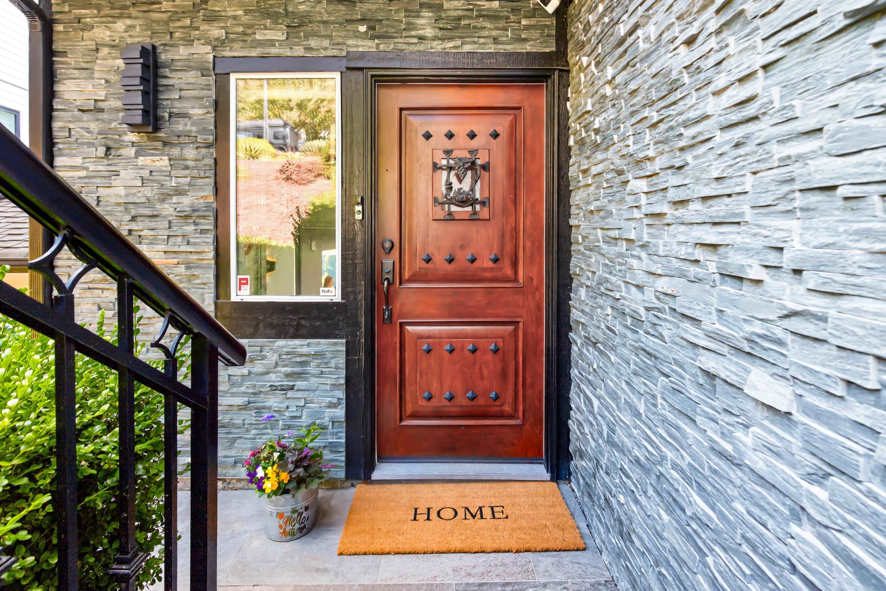 647 Thurston Close, Port Moody, V3H 4J4 — photo 2