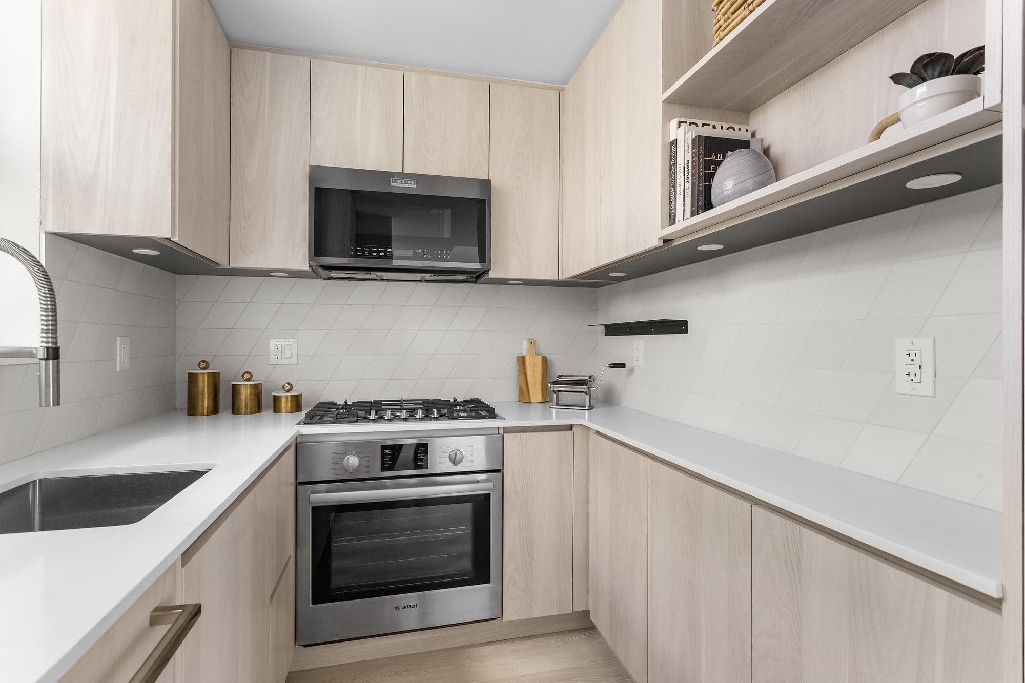3249 Clive Avenue, Vancouver, V5R 4V3 — photo 3