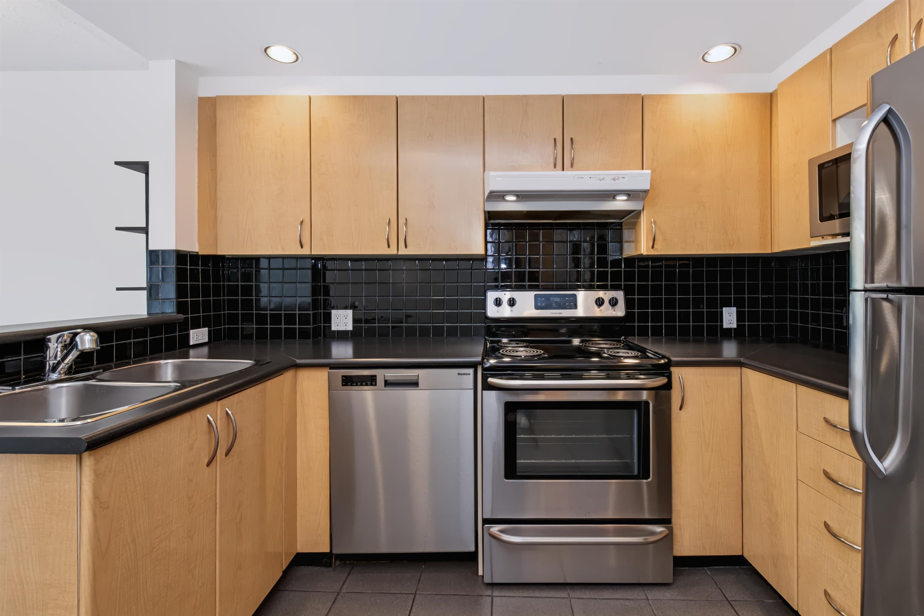 202 - 1688 Robson Street, Vancouver, V6G 1C7 — photo 5