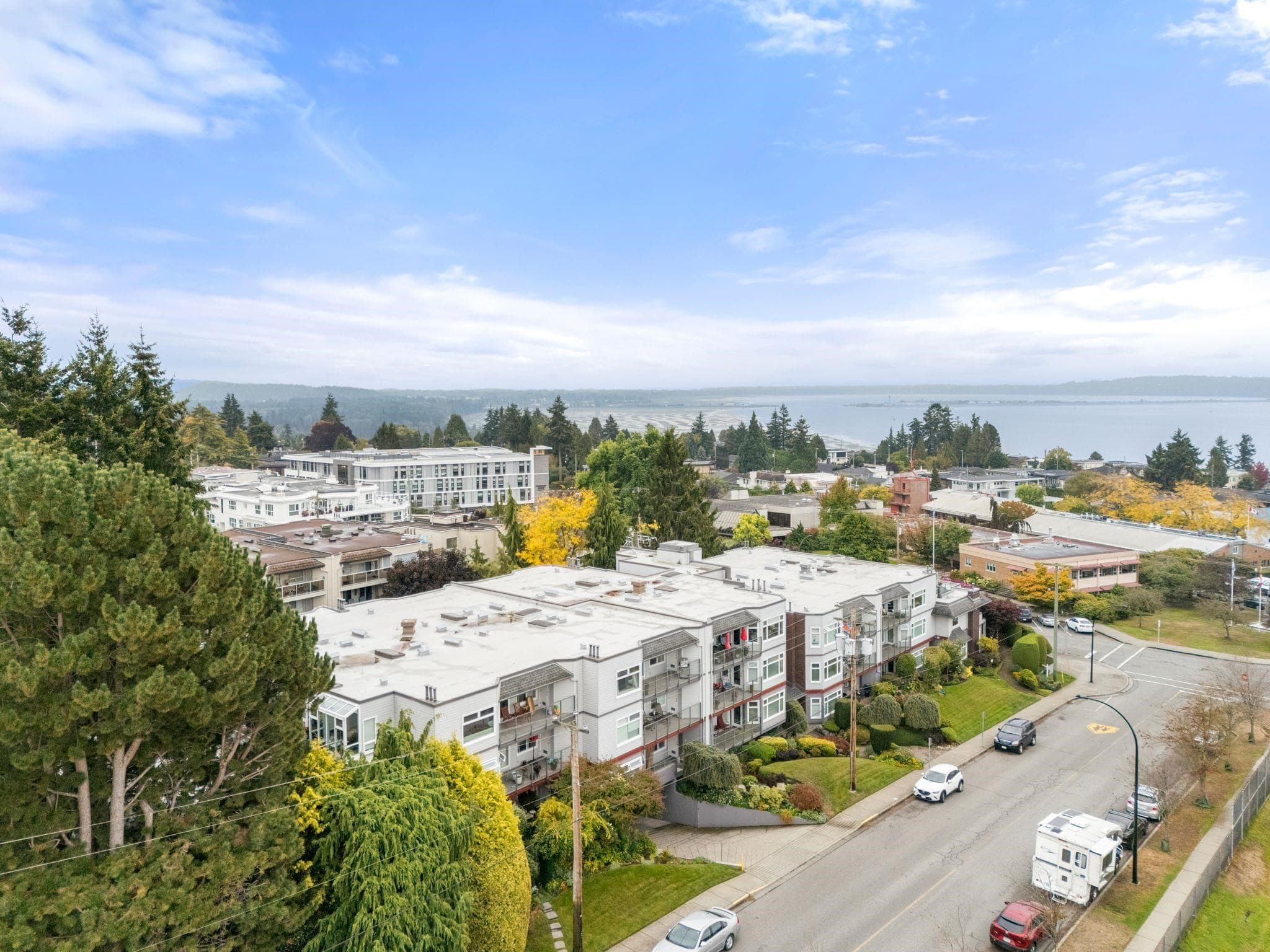 412 - 1220 Fir Street, White Rock, V4B 4B1 — photo 2
