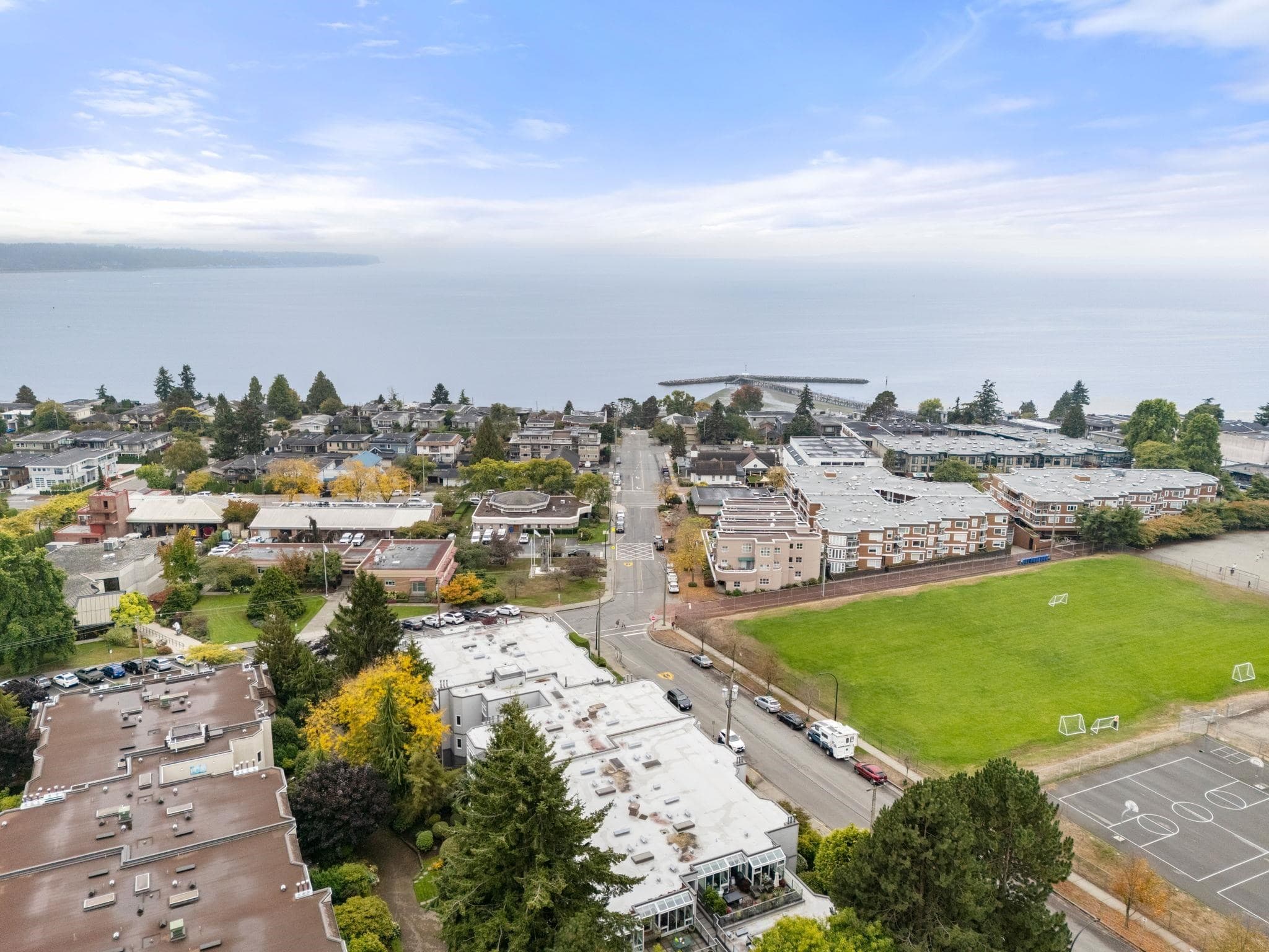 412 - 1220 Fir Street, White Rock, V4B 4B1 — photo 3