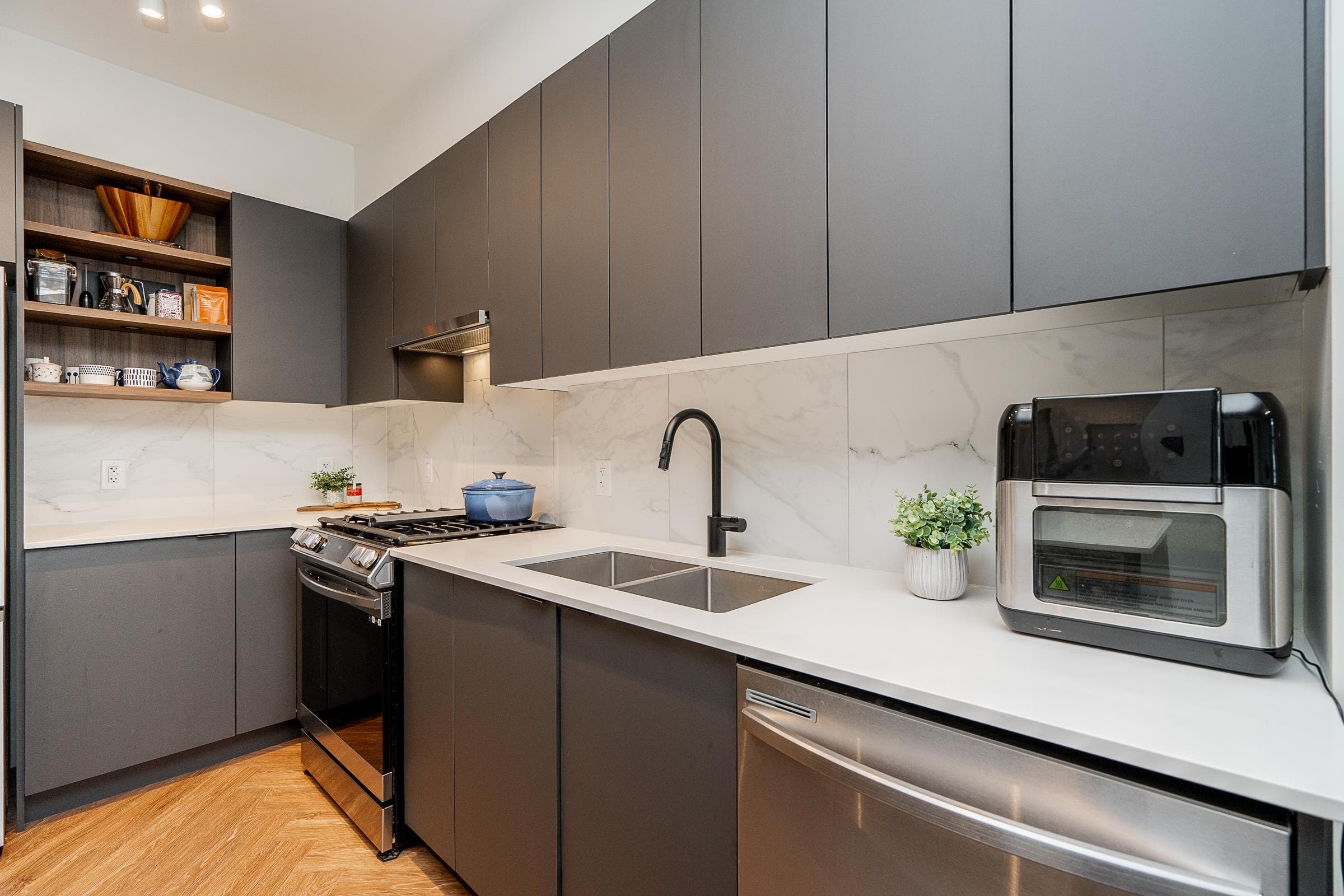 213 - 3229 St Johns Street, Port Moody, V3H 0M4 — photo 5