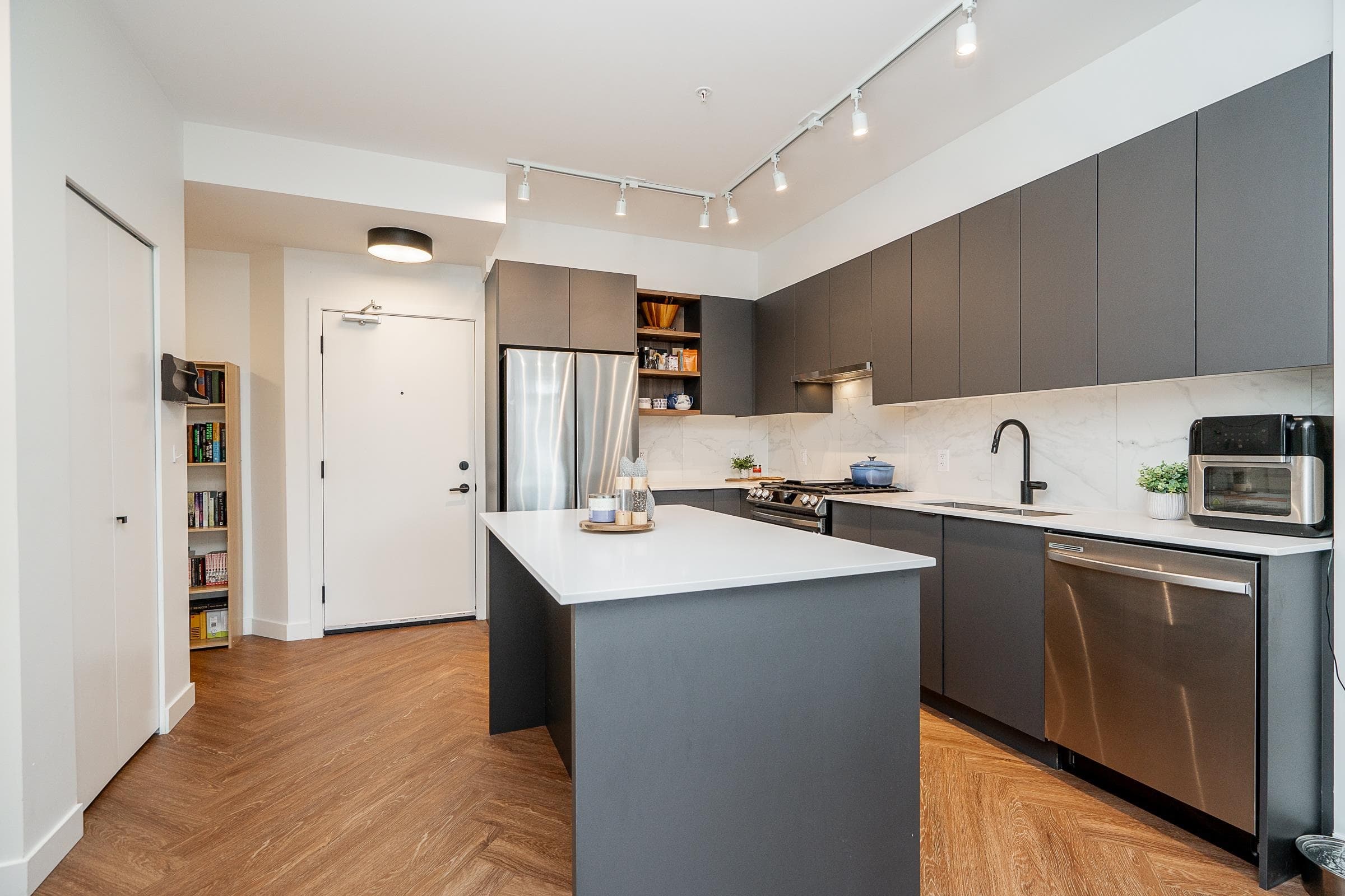 213 - 3229 St Johns Street, Port Moody, V3H 0M4 — photo 4