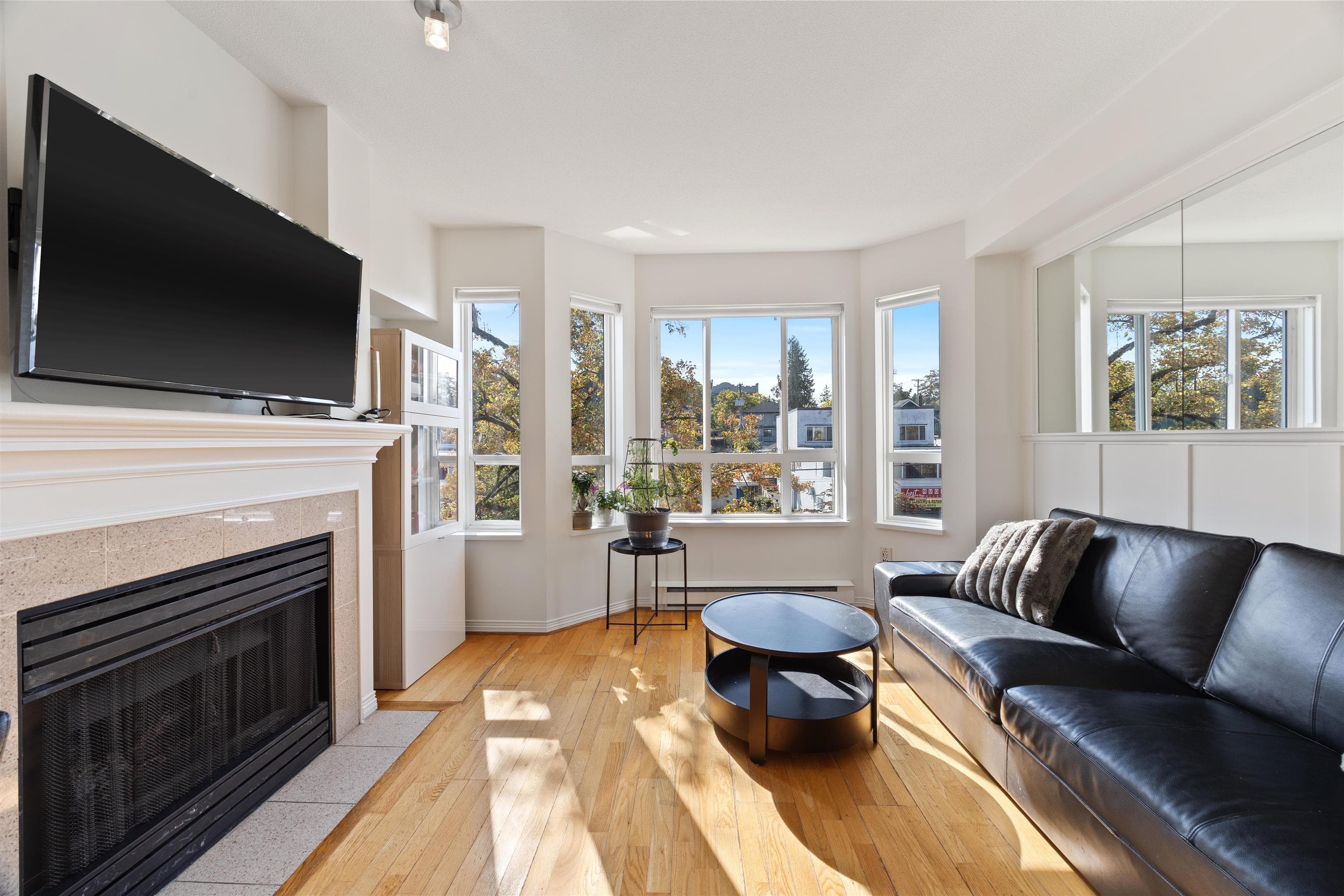 316 - 2565 W Broadway Street, Vancouver, V6K 2E9 — photo 2
