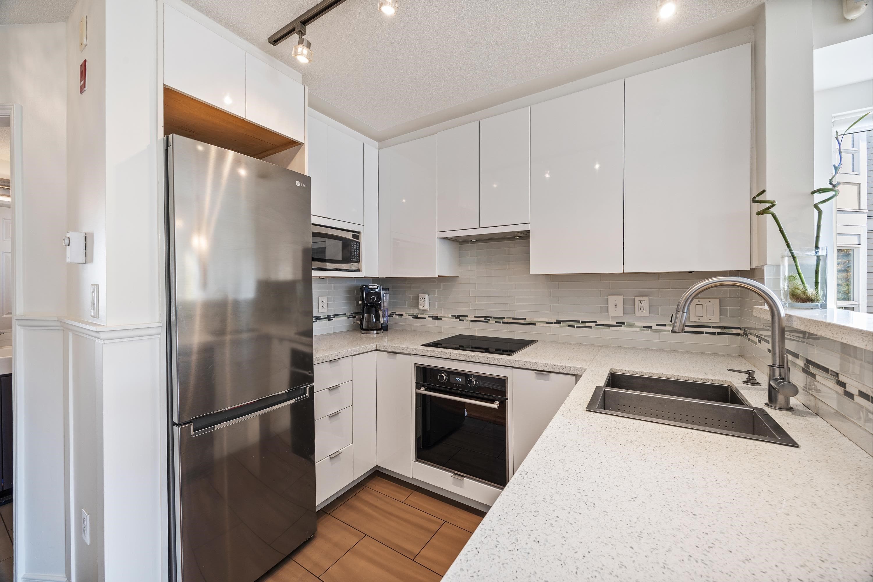 316 - 2565 W Broadway Street, Vancouver, V6K 2E9 — photo 3