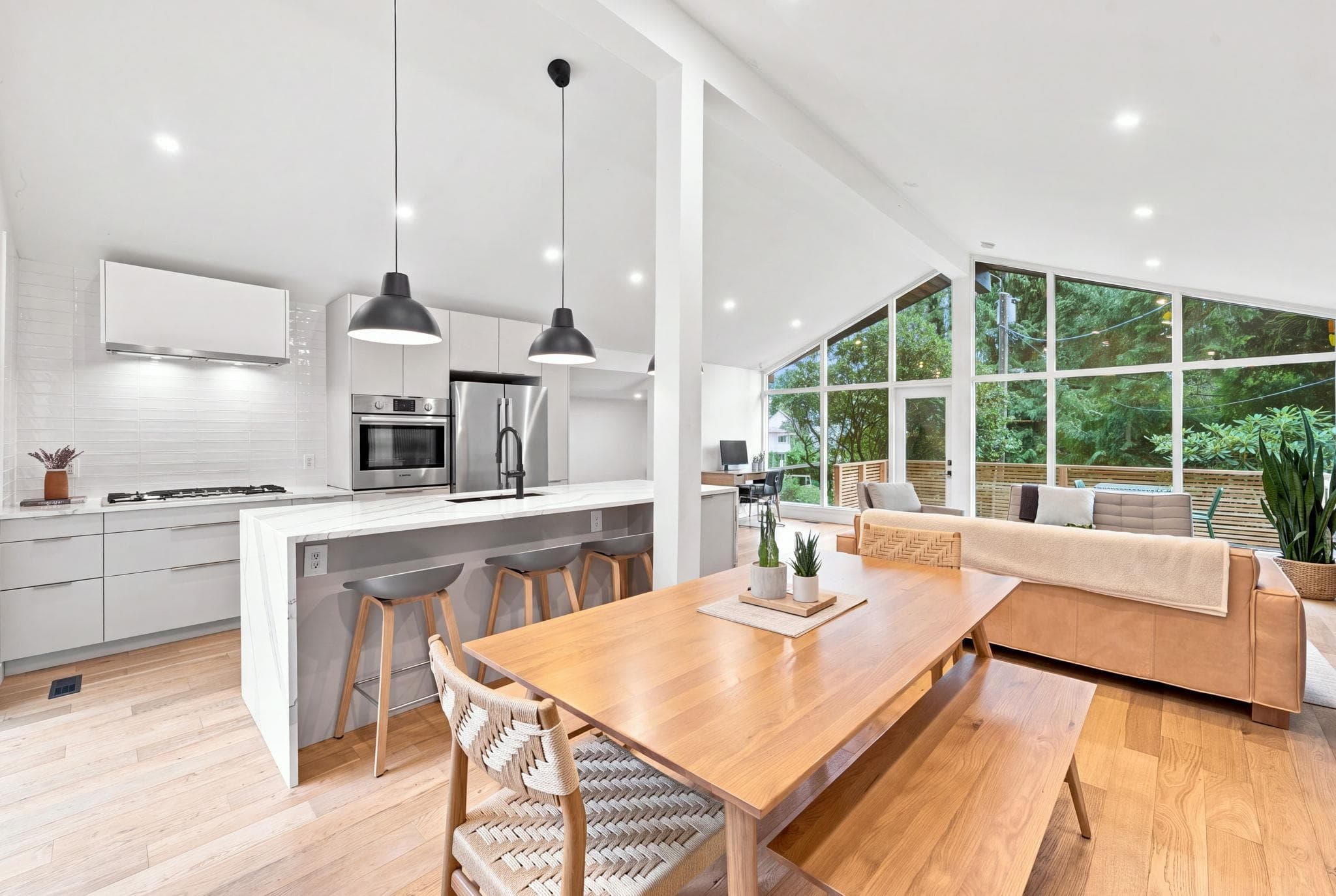 4646 Cove Cliff Road, North Vancouver, V7G 1H6 — photo 4