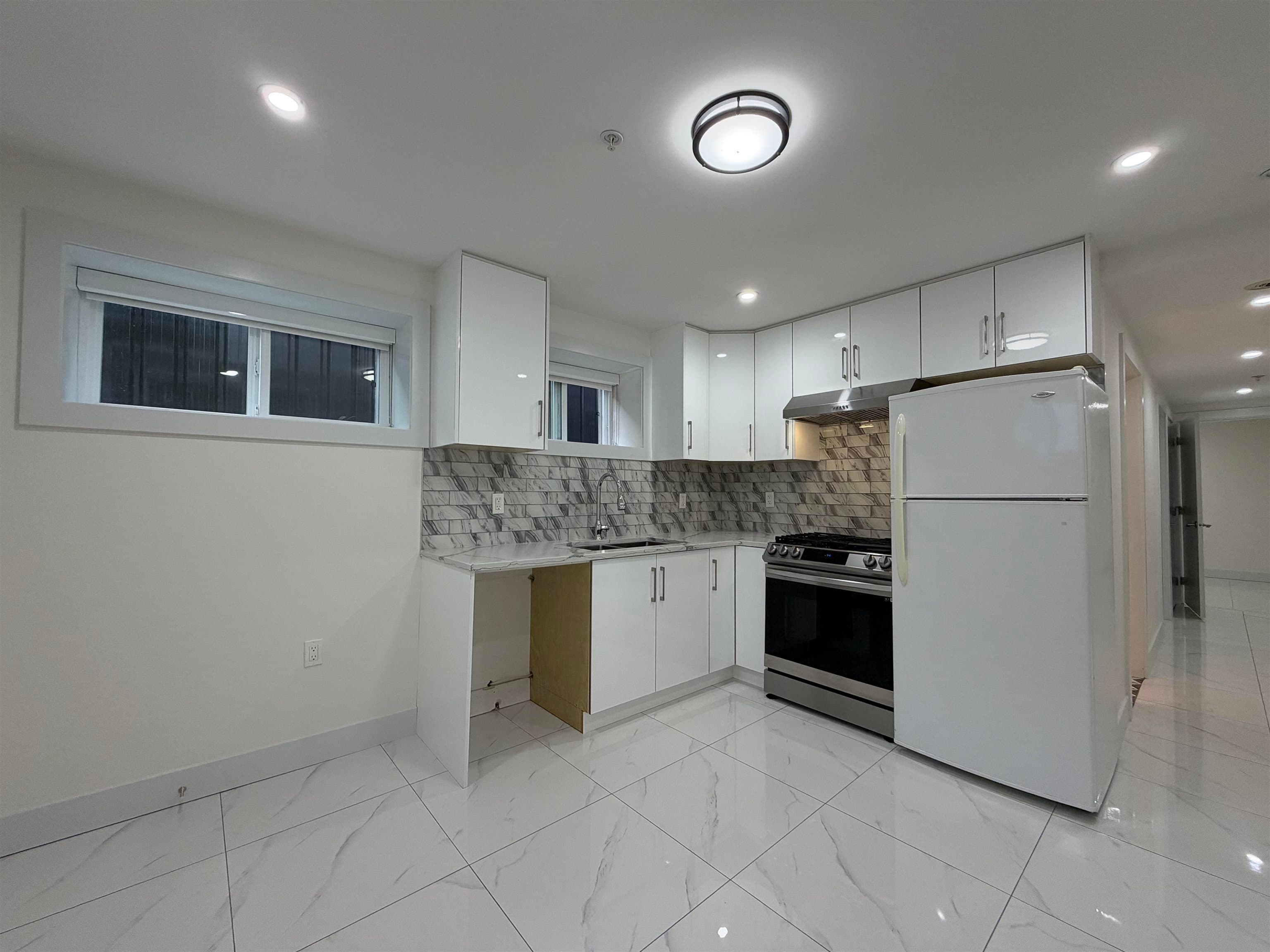 2 - 1052 E 50th Avenue, Vancouver
